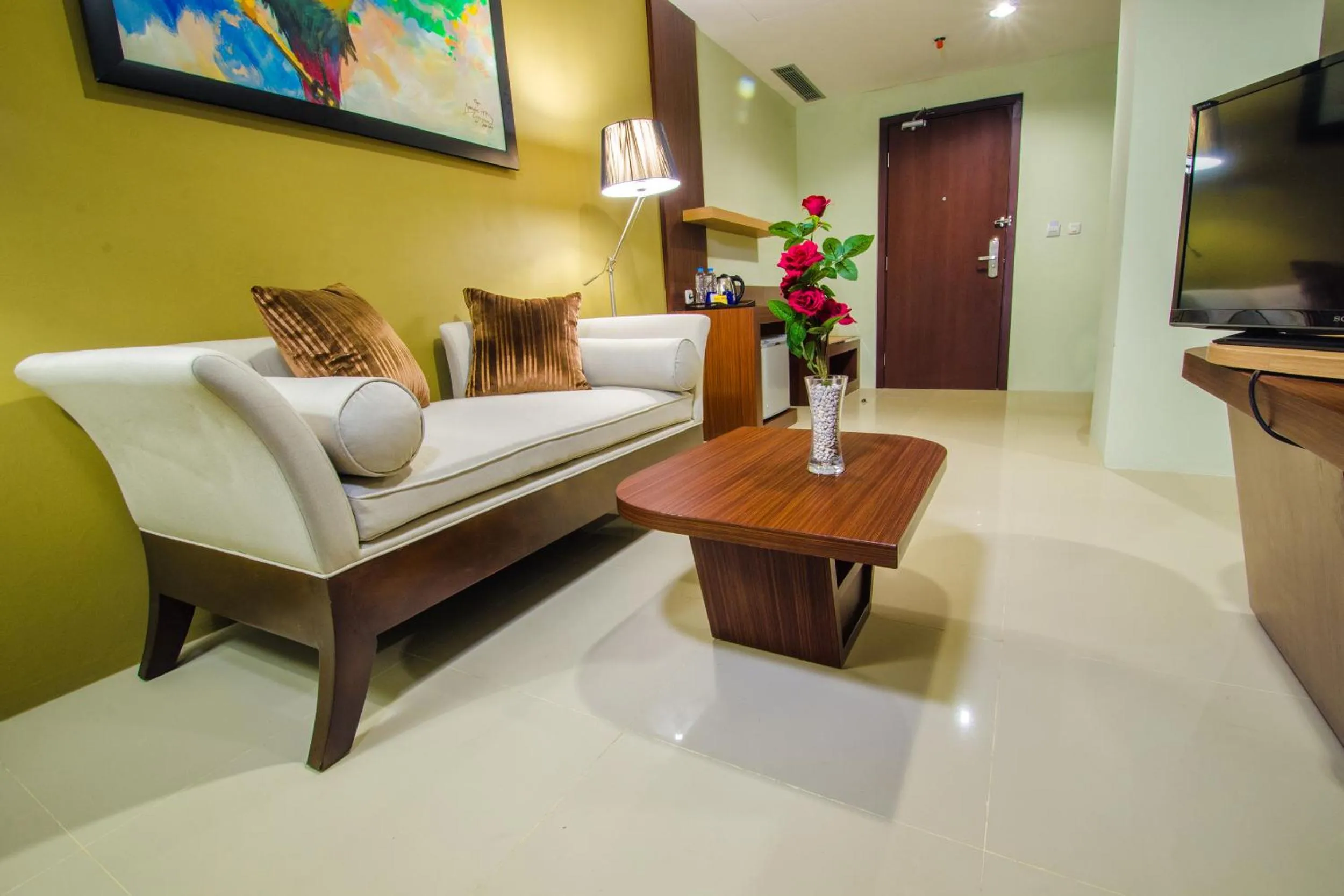 Living room, Bed in Noormans Hotel Semarang