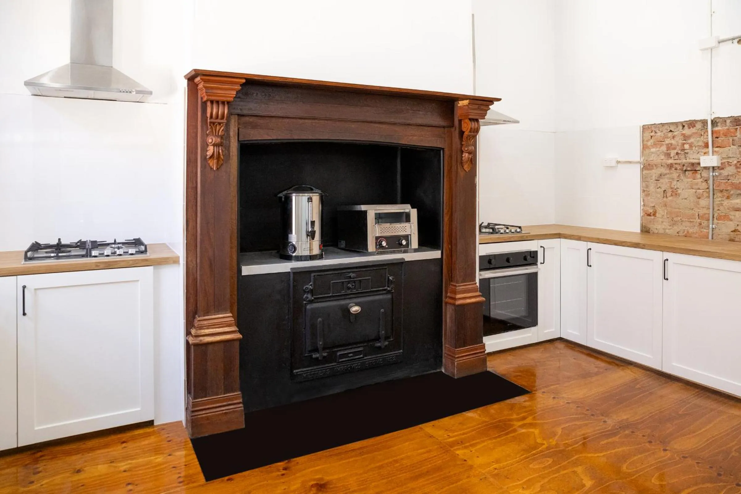 Kitchen or kitchenette in Base Camp Hostel