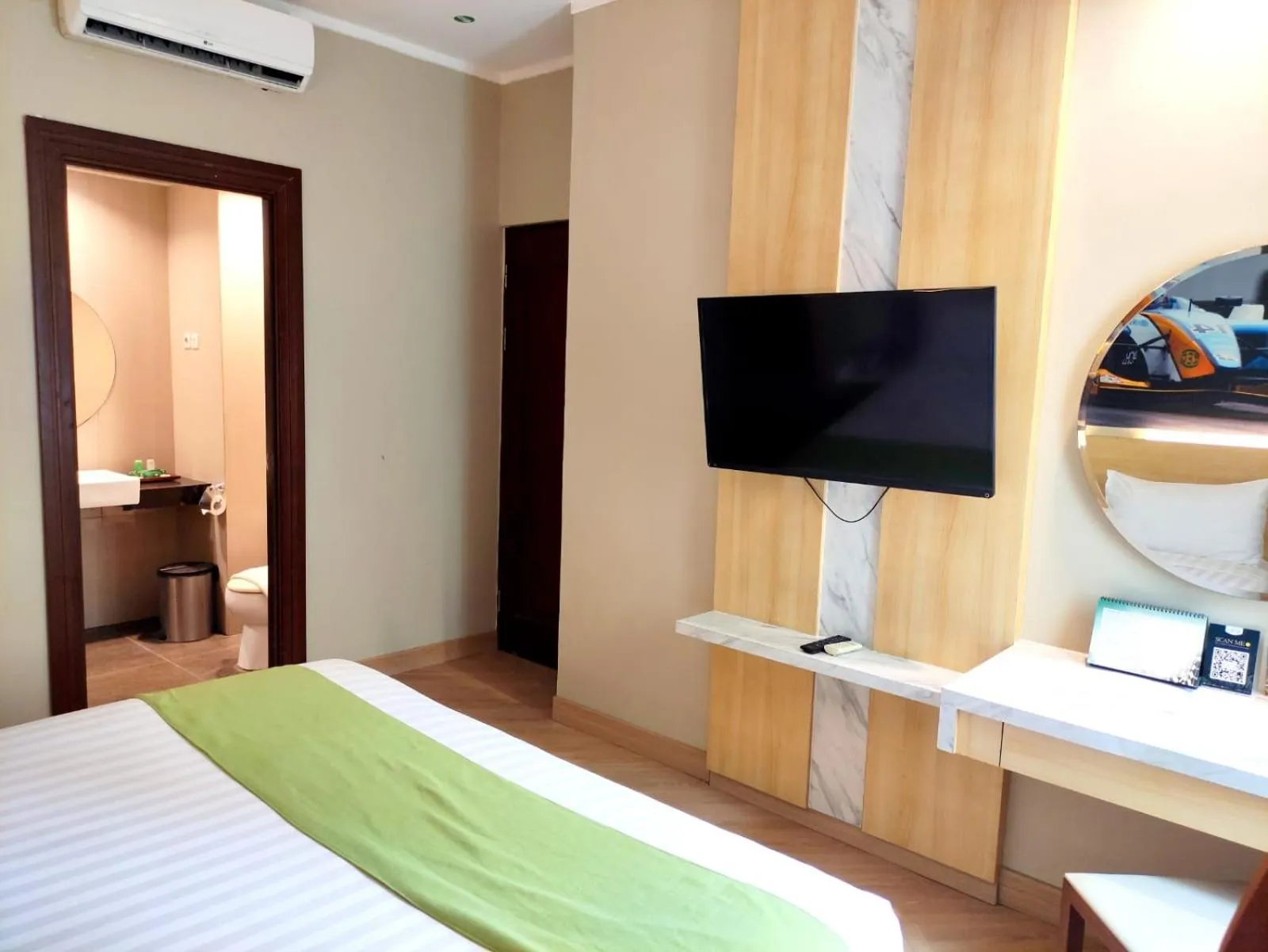 Bed in Lorin Syariah Hotel Sentul