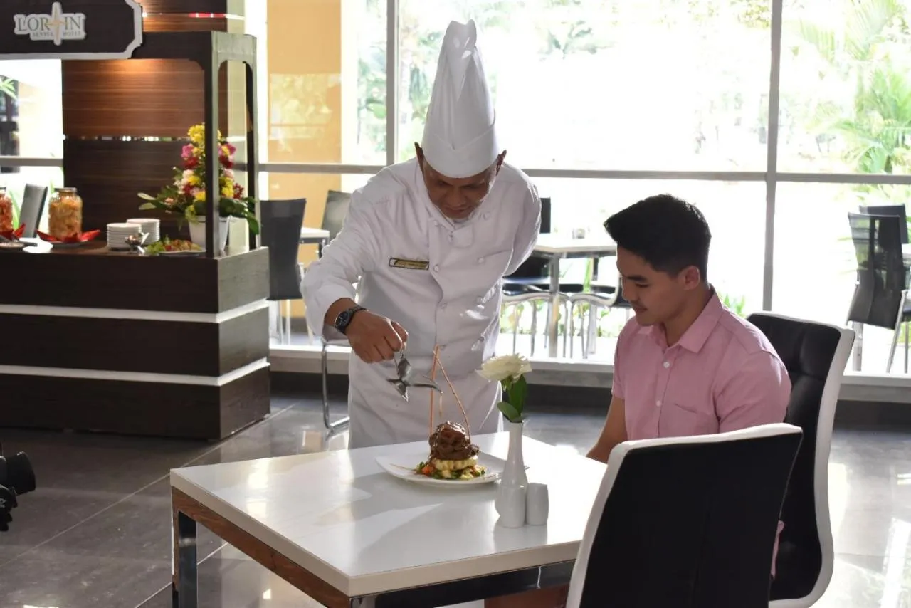 Restaurant/places to eat in Lorin Syariah Hotel Sentul