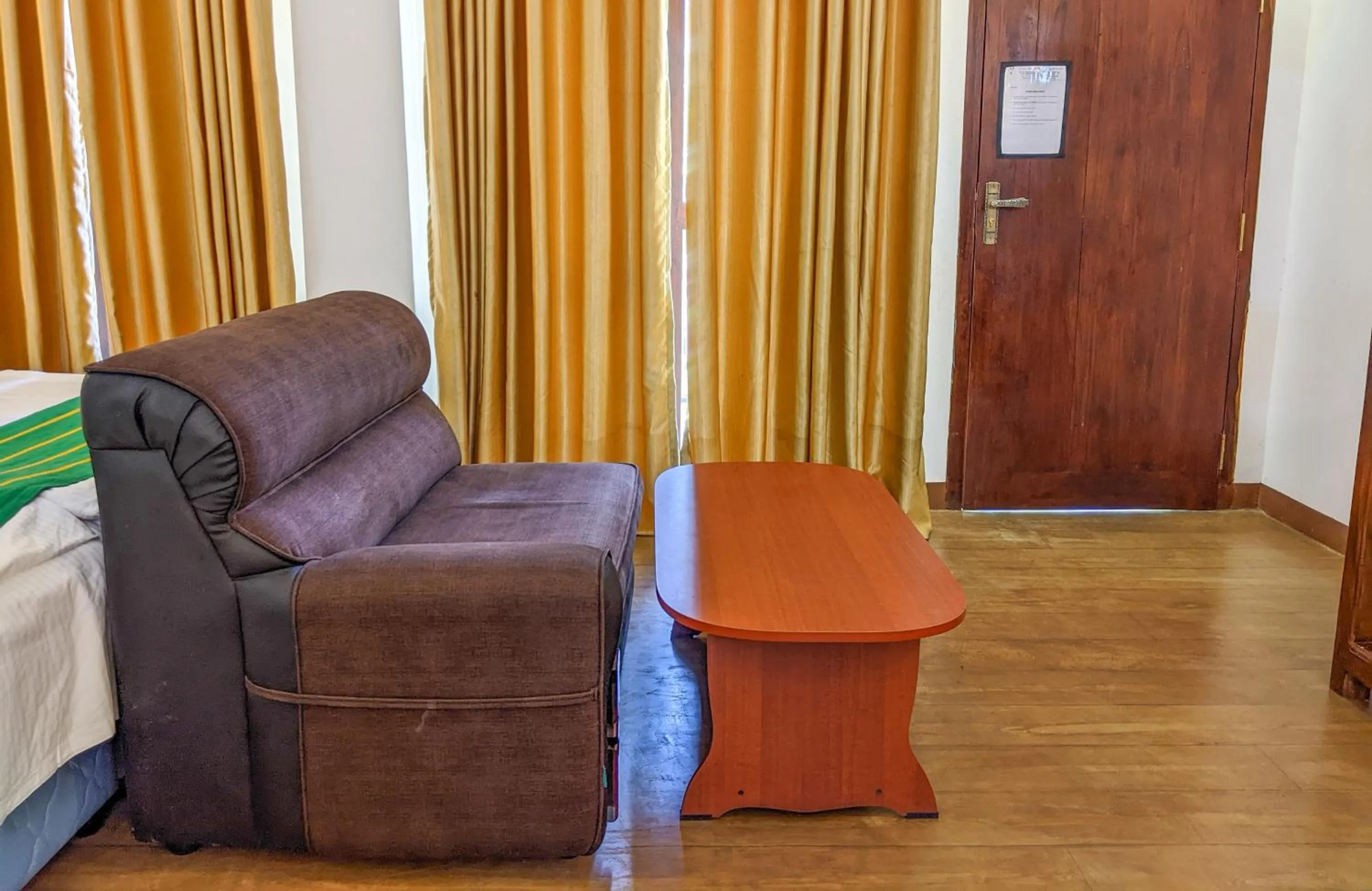 Living room in Yala Golden Wild