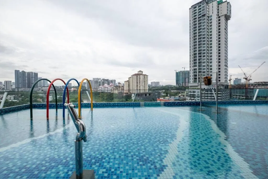 Swimming pool in Blissful Cottage@FeelHome/2BR,7pax,MRT 中文房东