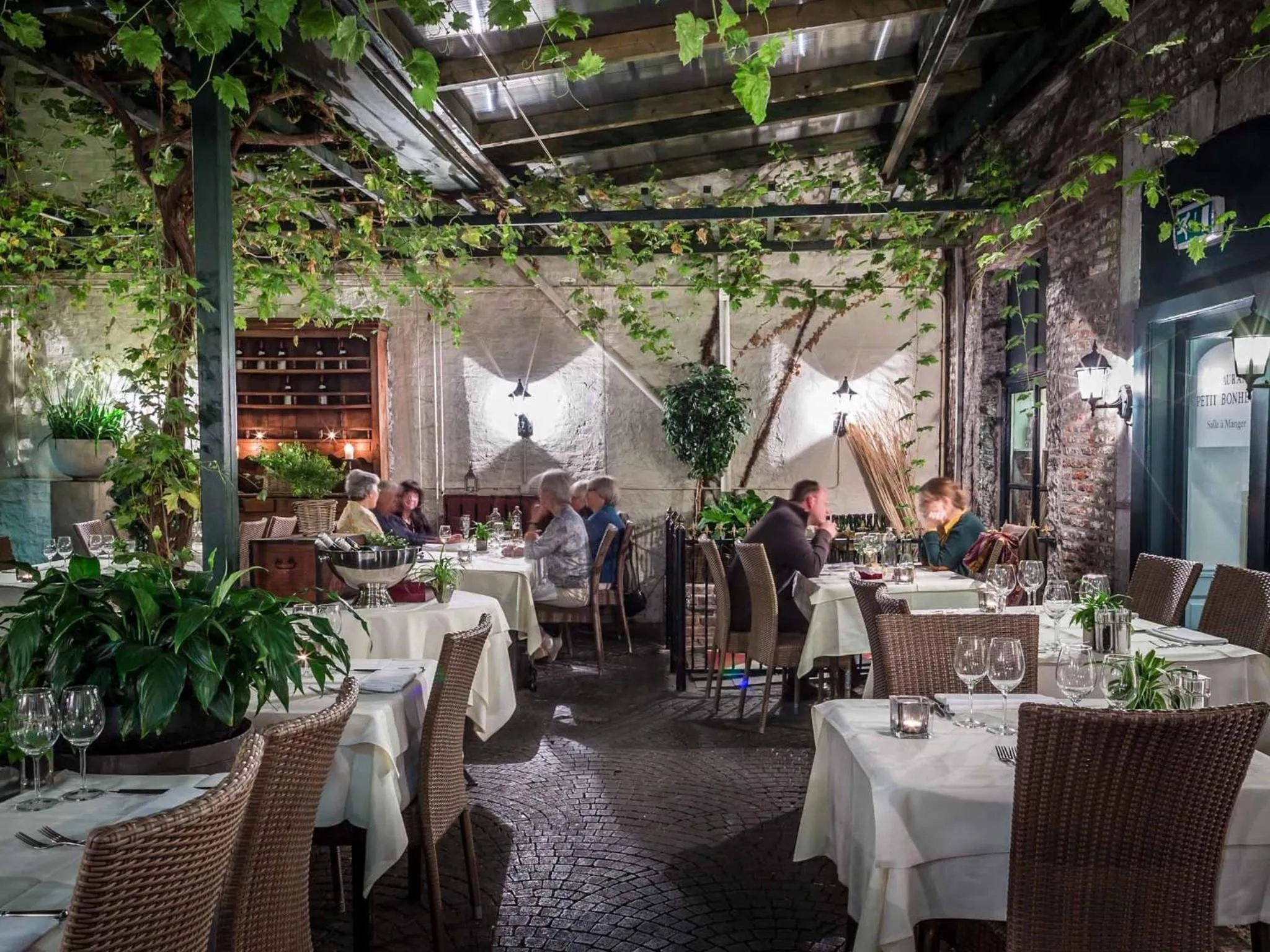 Restaurant/places to eat in Hotel Au Quartier