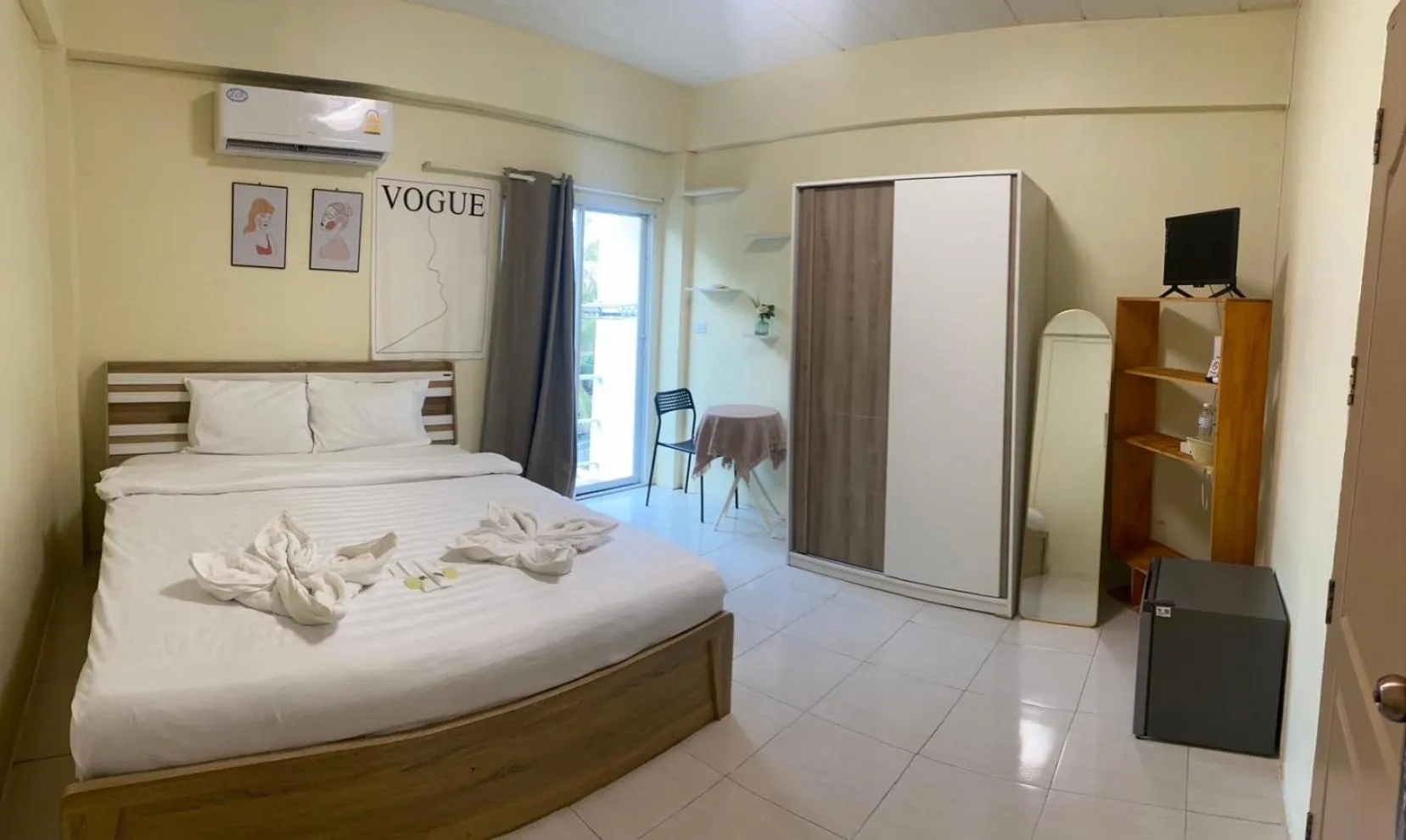 Bedroom, Bed in Grand Bangsaen Hotel