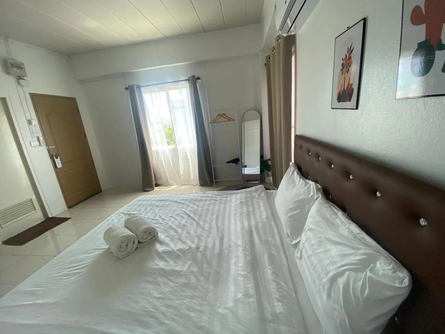 Bedroom, Bed in Grand Bangsaen Hotel