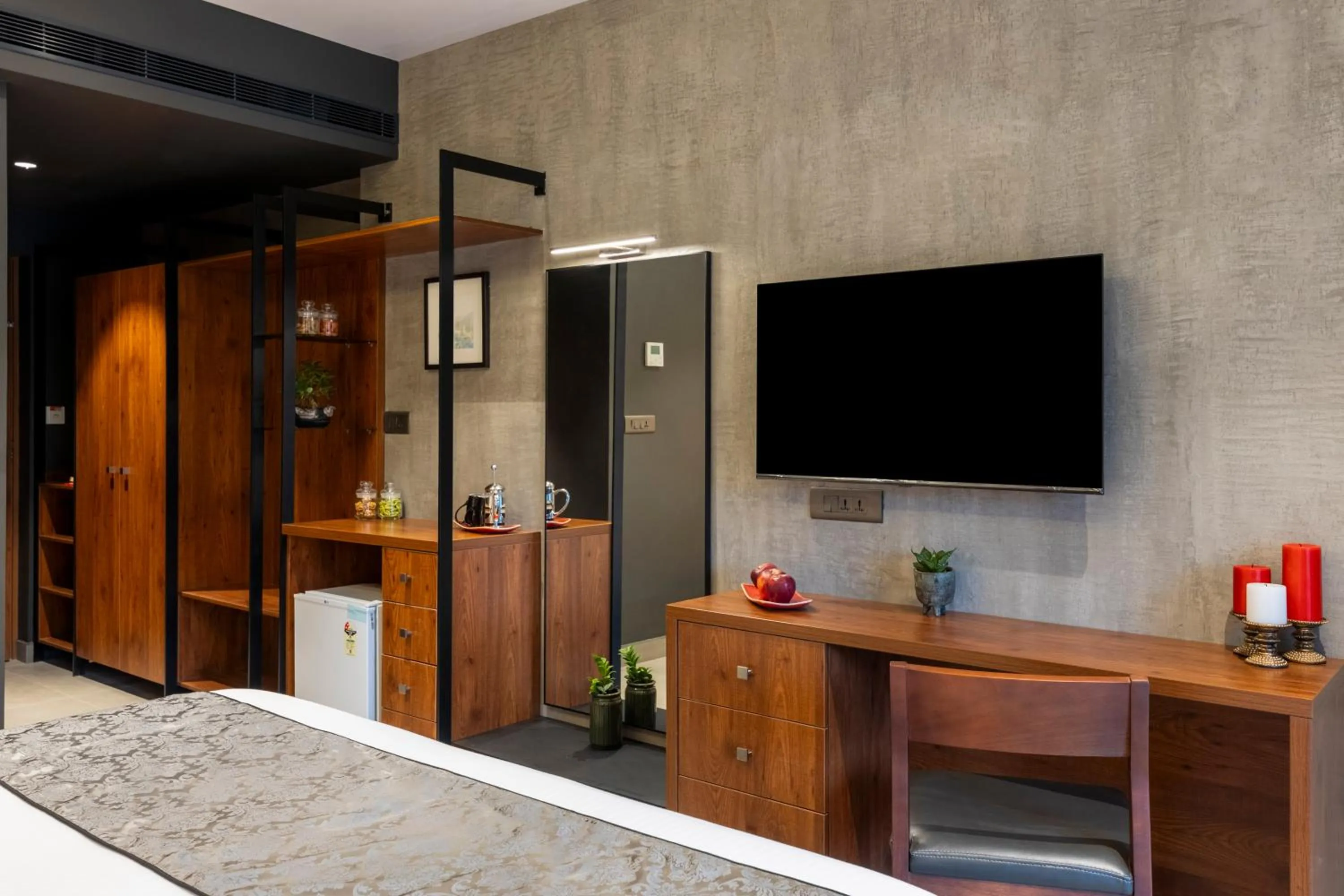 TV and multimedia in Sterling Athirappilly