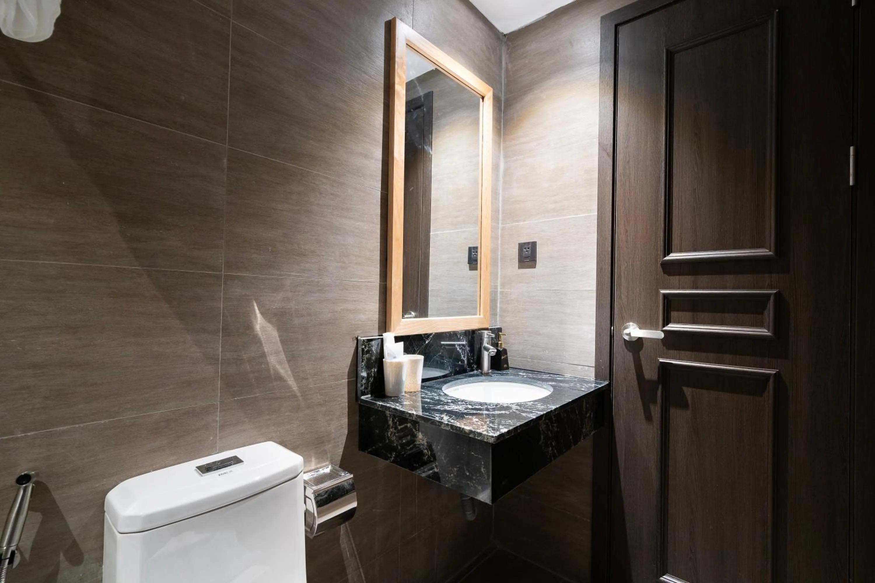 Toilet in Haven Hut Riverside Hotel