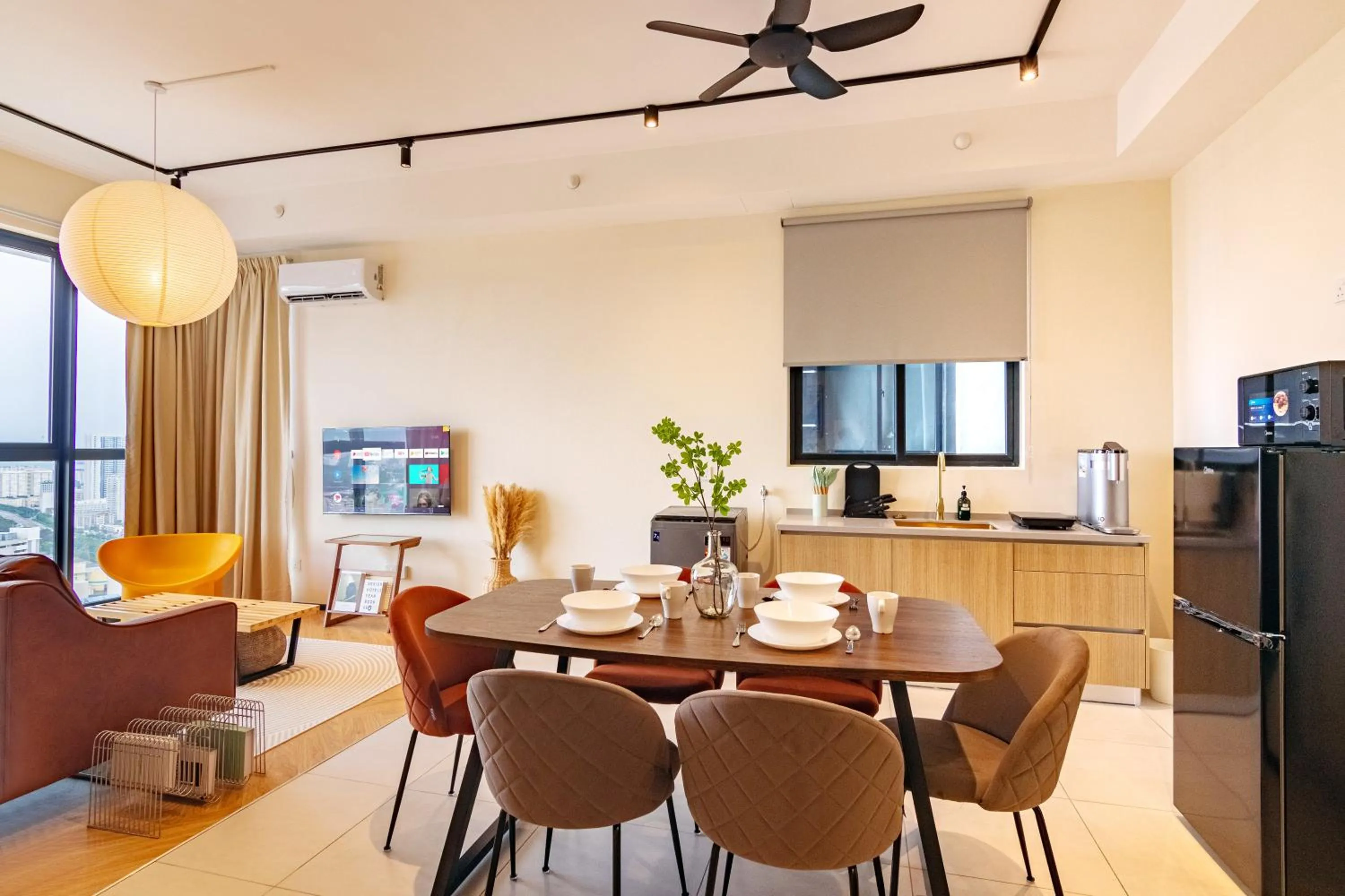 Dining area in Urban Suites, Classic Collection by Stellar ALV