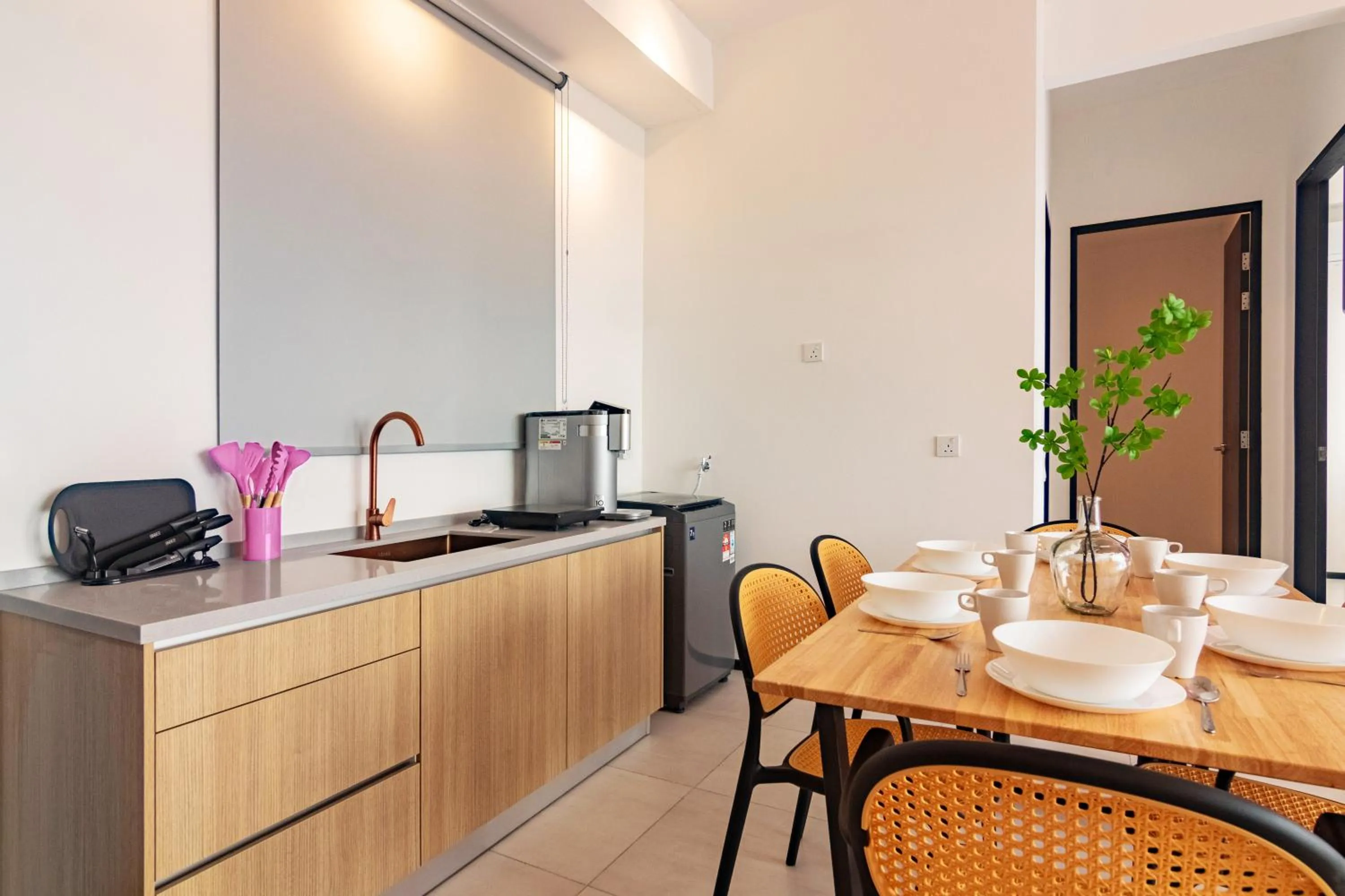 Dining area in Urban Suites, Classic Collection by Stellar ALV