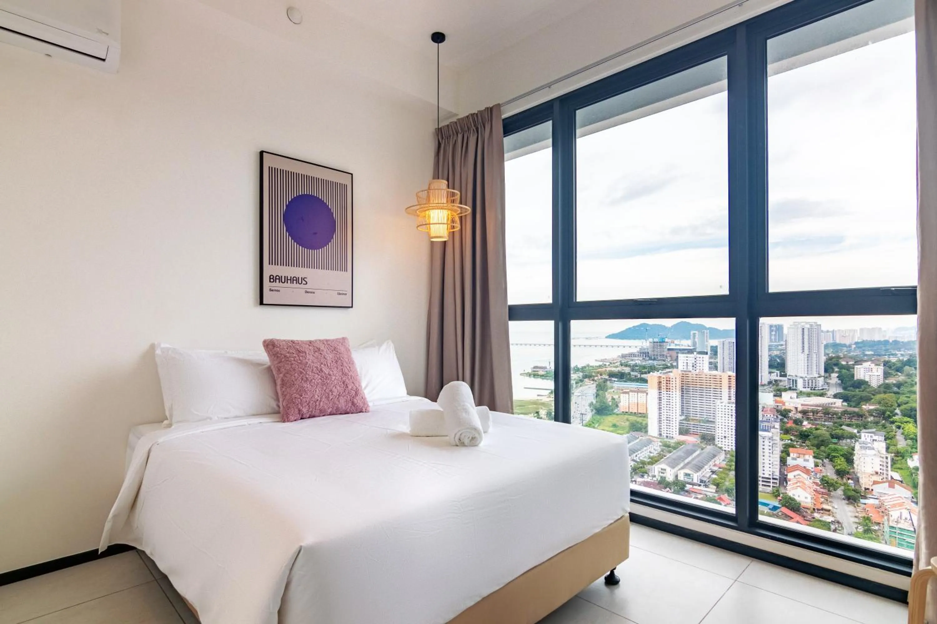 Bedroom, Bed in Urban Suites, Classic Collection by Stellar ALV