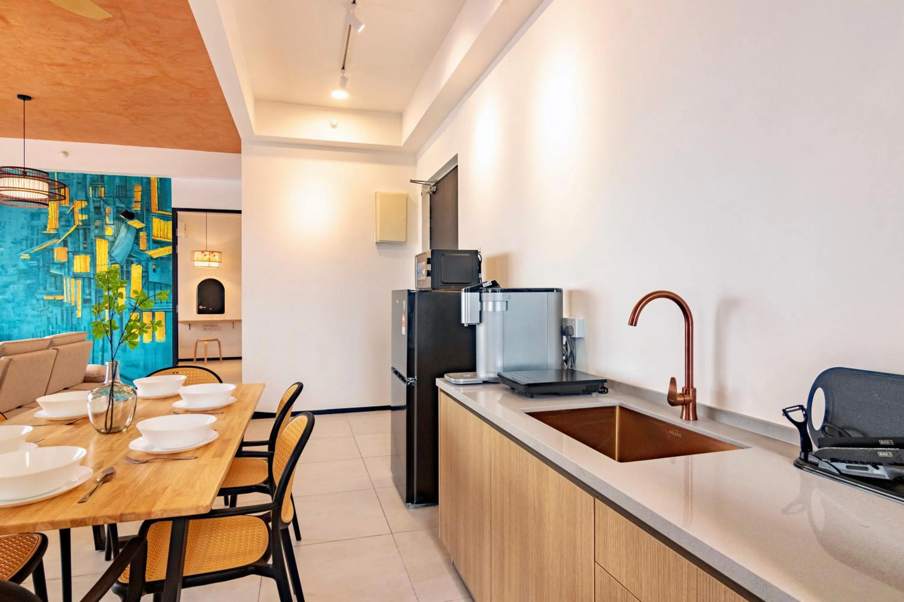 Dining area in Urban Suites, Classic Collection by Stellar ALV