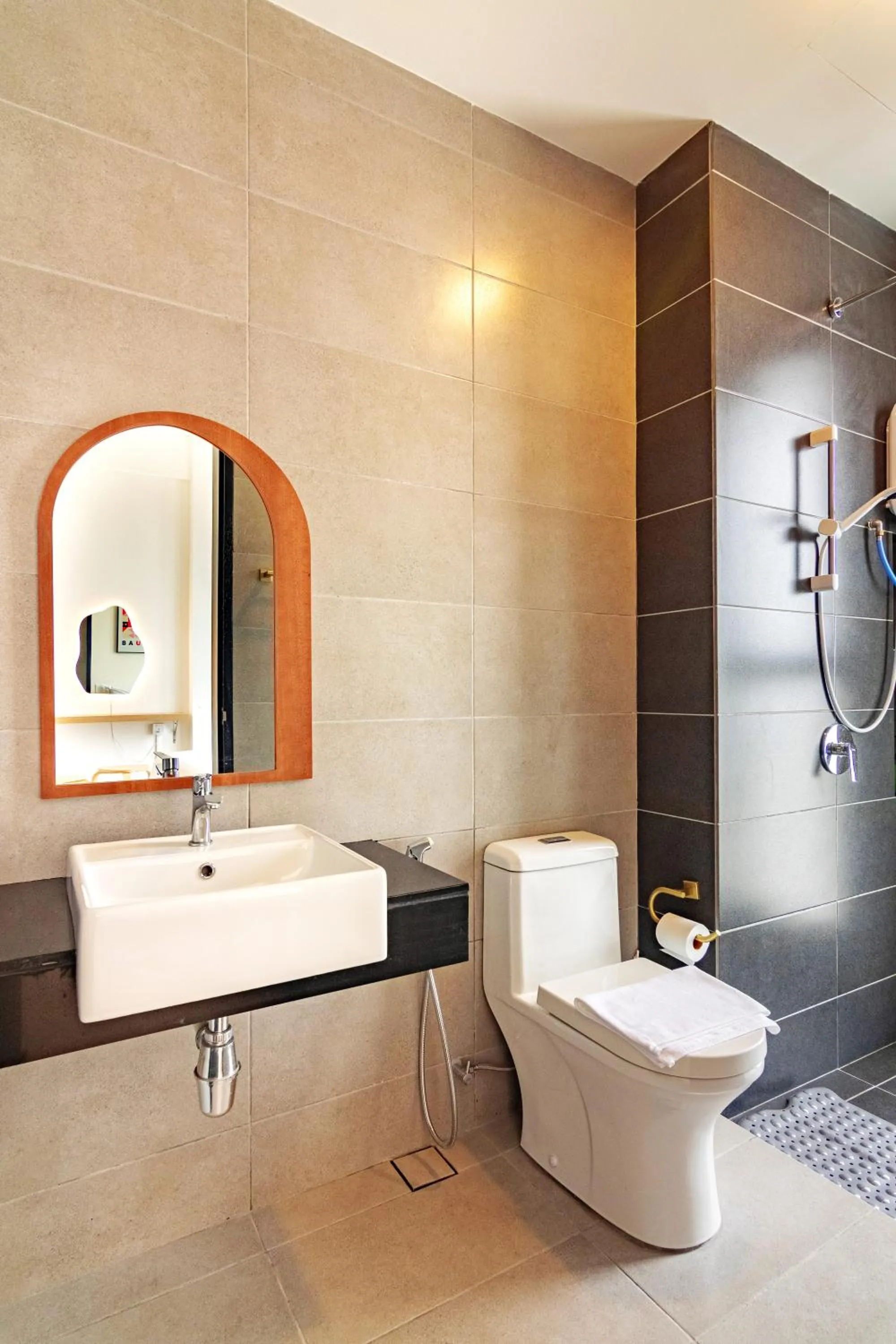 Toilet in Urban Suites, Classic Collection by Stellar ALV