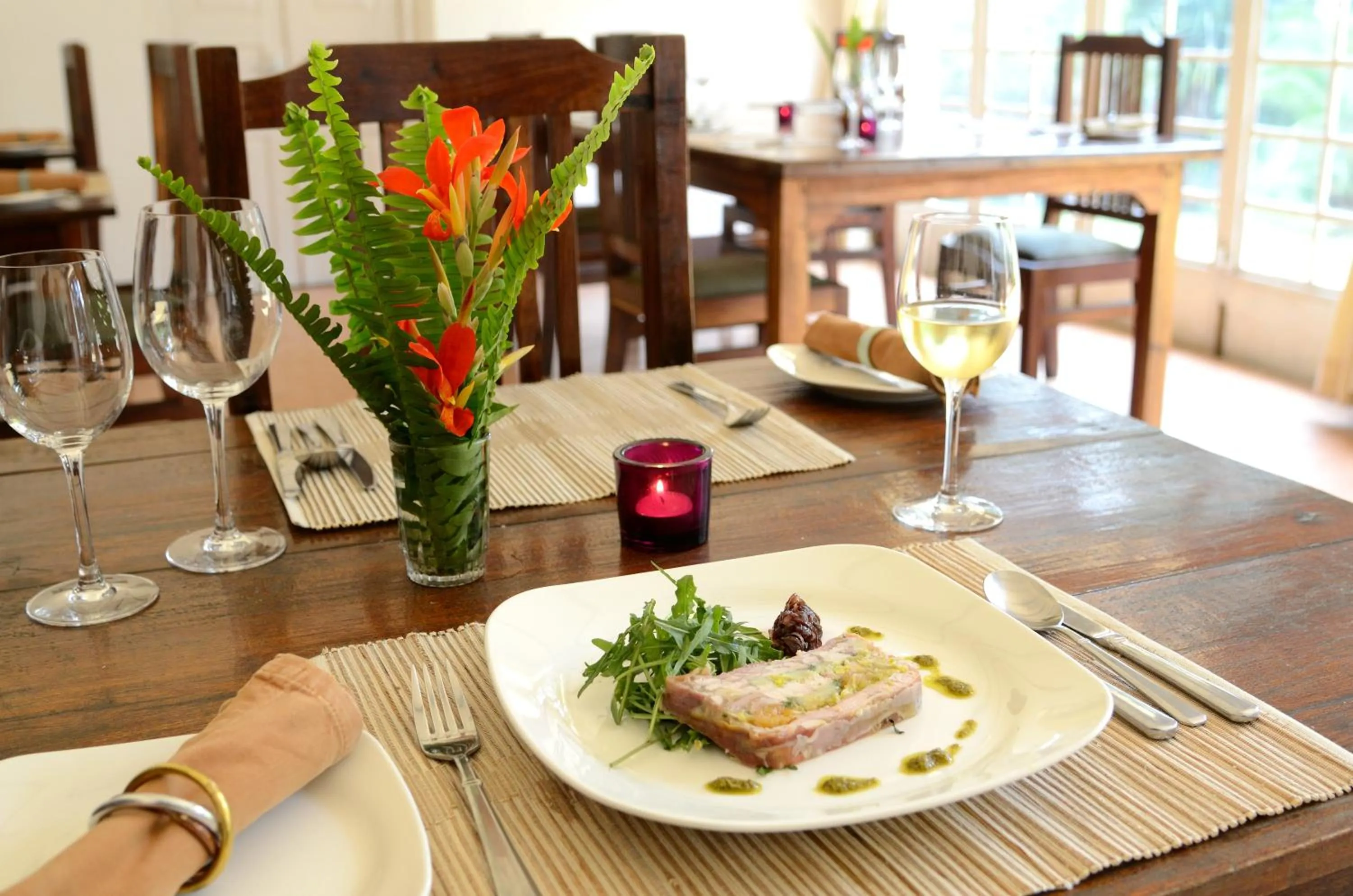 Food and drinks in Arusha Safari Lodge