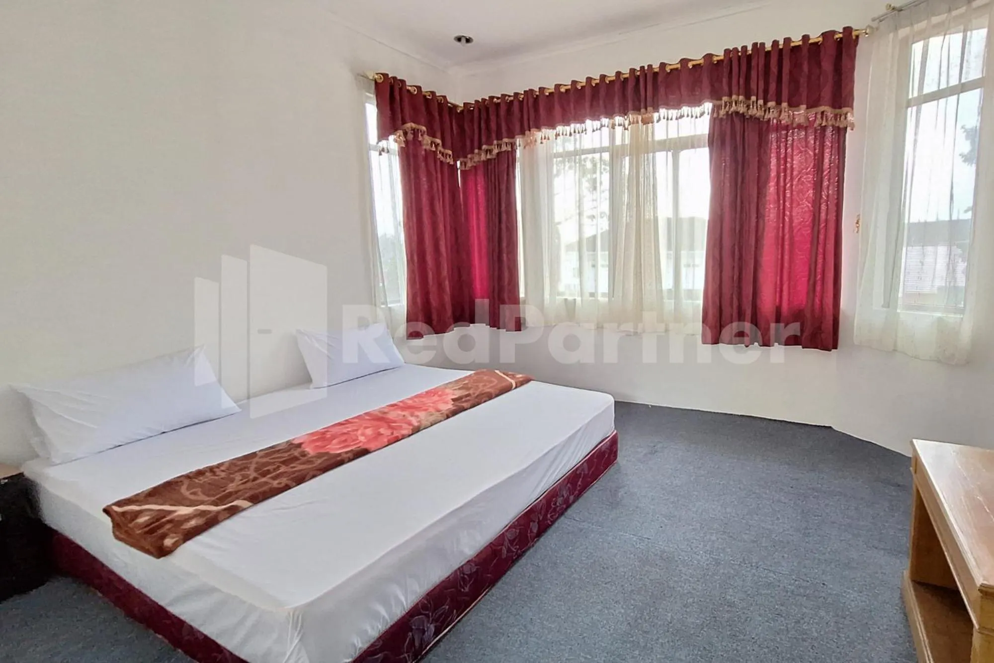 Bedroom, Bed in Hotel Graha Muslim RedPartner