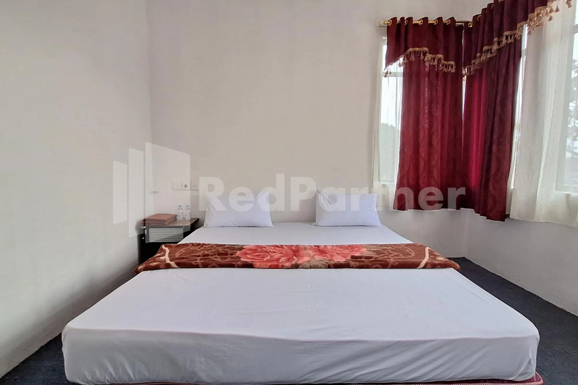 Bedroom, Bed in Hotel Graha Muslim RedPartner