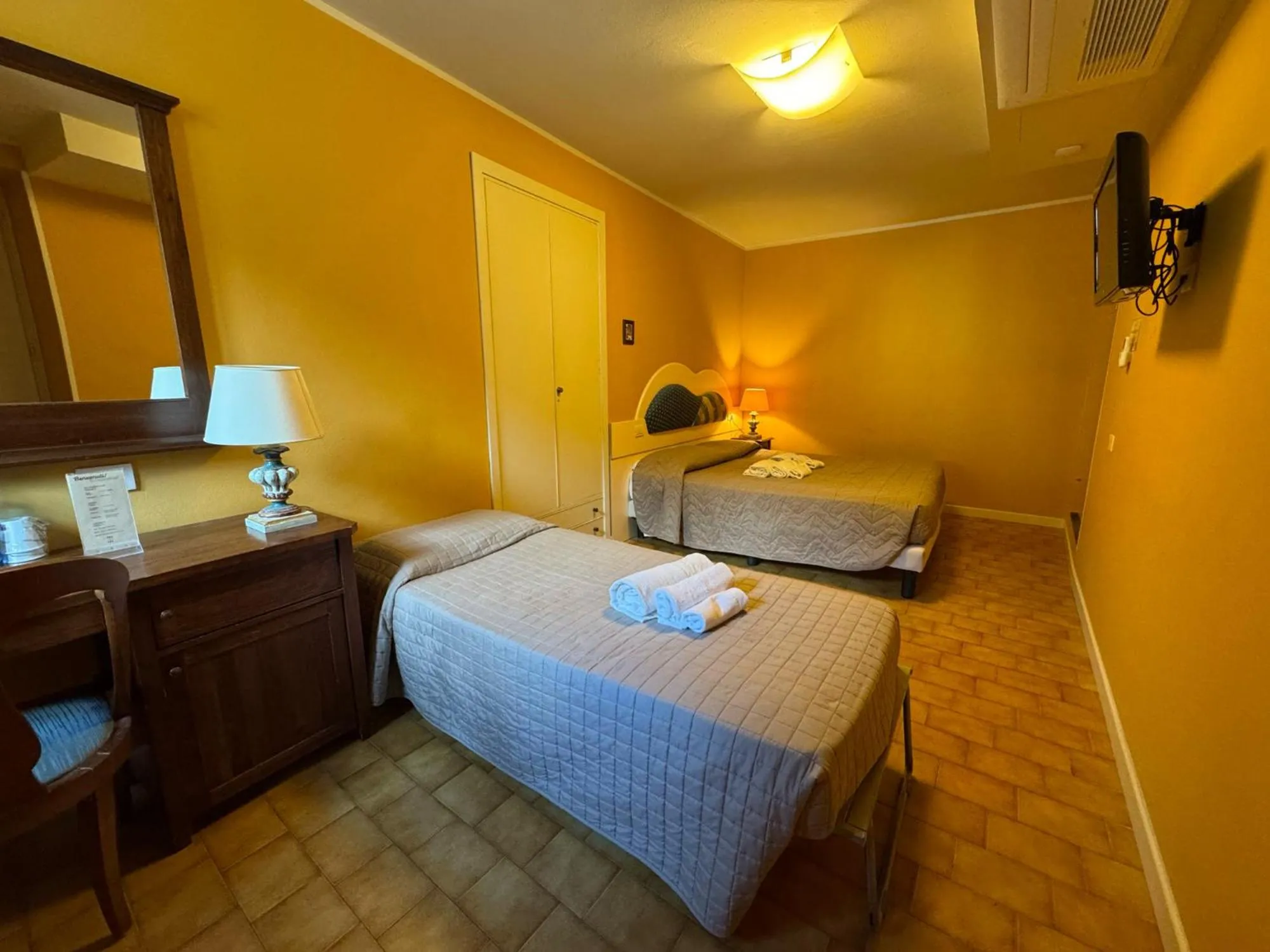 TV and multimedia, Bed in Albergo Roma