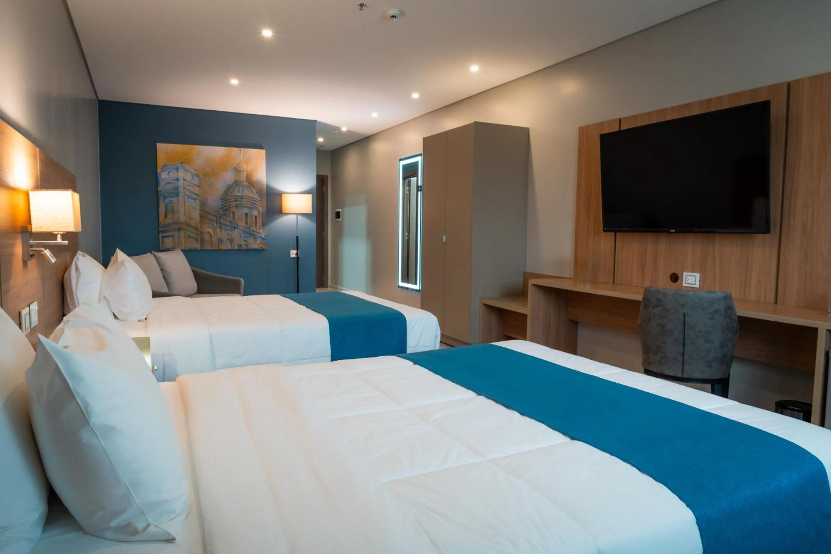 Photo of the whole room, Bed in Tryp by Wyndham Asuncion