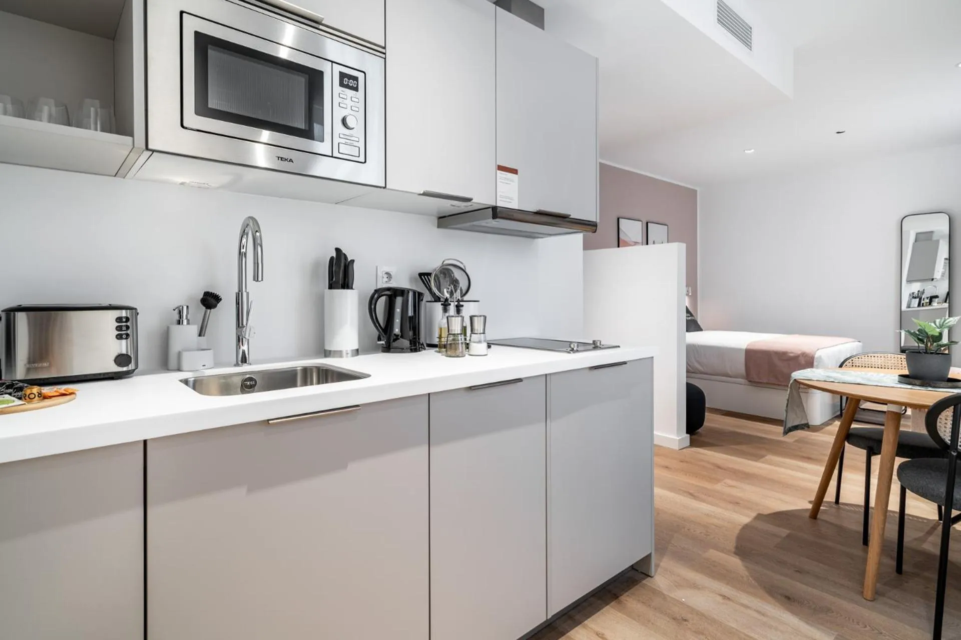 Coffee/tea facilities in Limehome Sevilla Ronda de Capuchinos