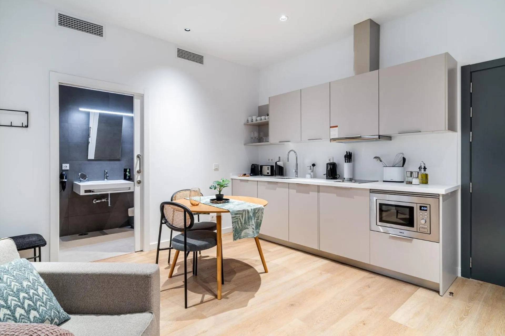 Coffee/tea facilities in Limehome Sevilla Ronda de Capuchinos