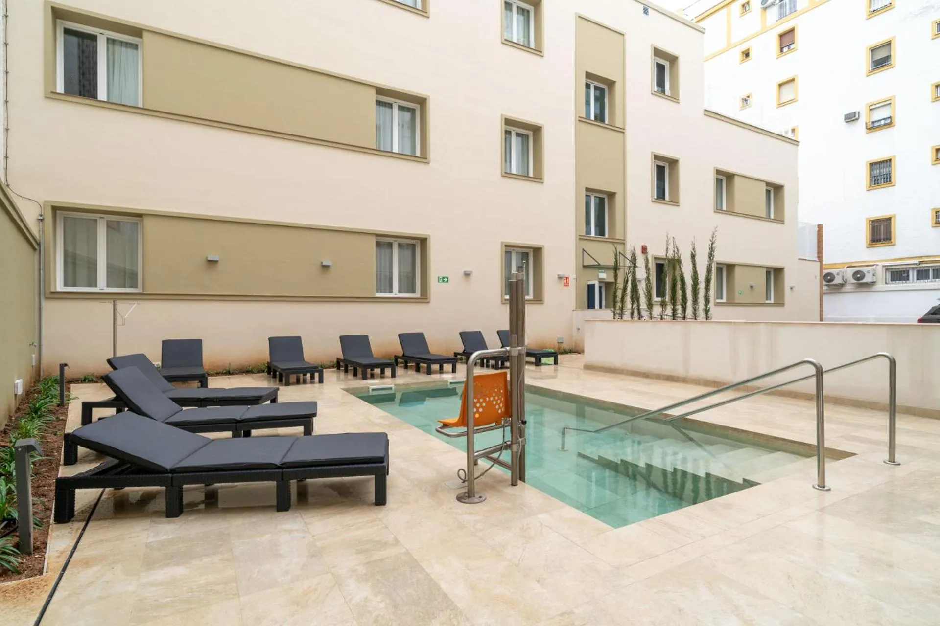 Property building in Limehome Sevilla Ronda de Capuchinos