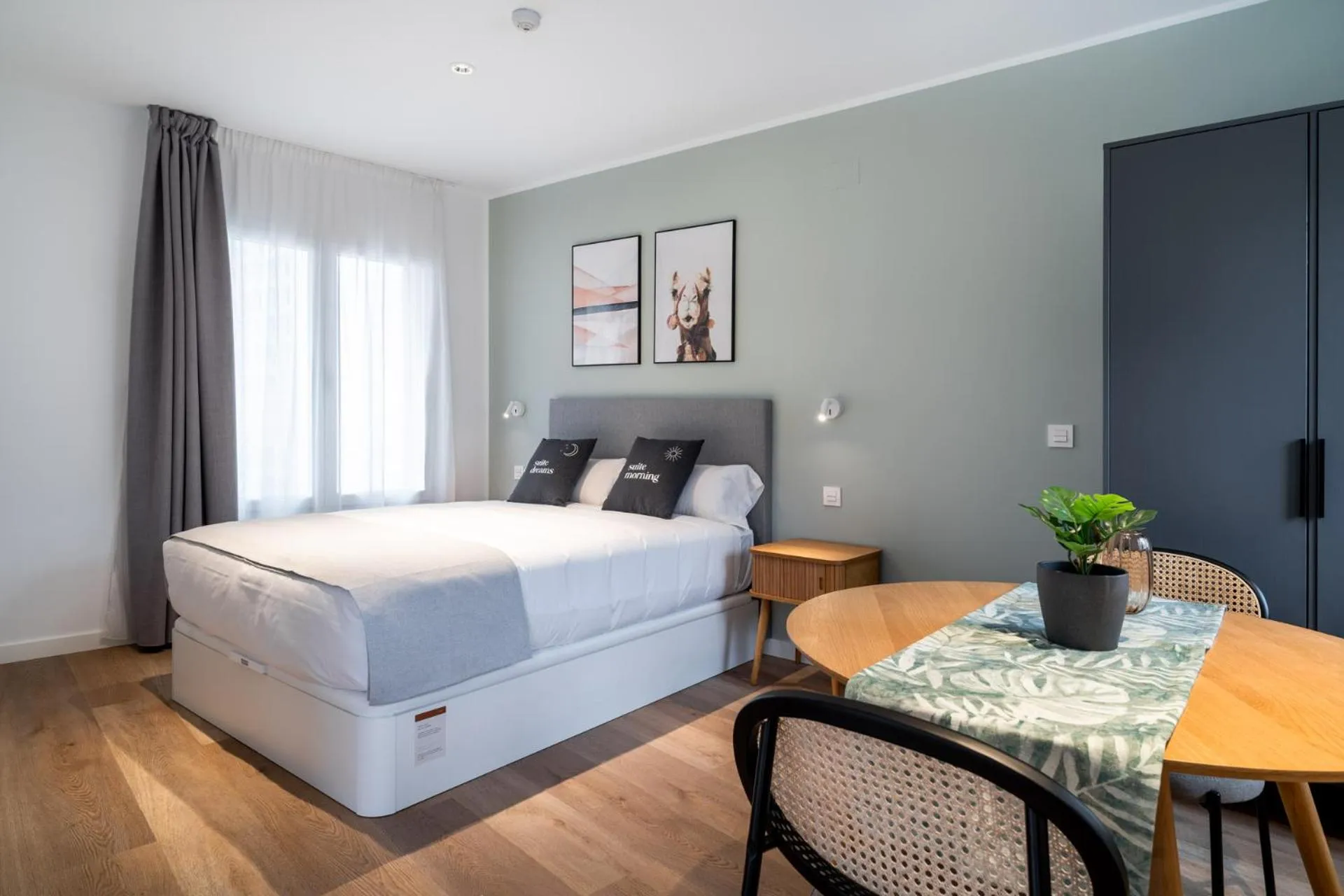 Bed in Limehome Sevilla Ronda de Capuchinos