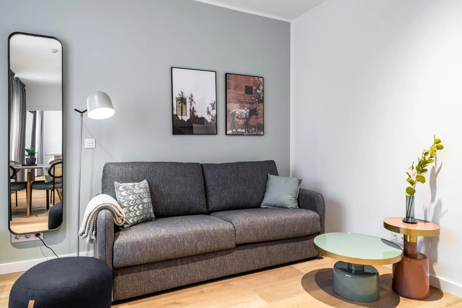 Living room in Limehome Sevilla Ronda de Capuchinos