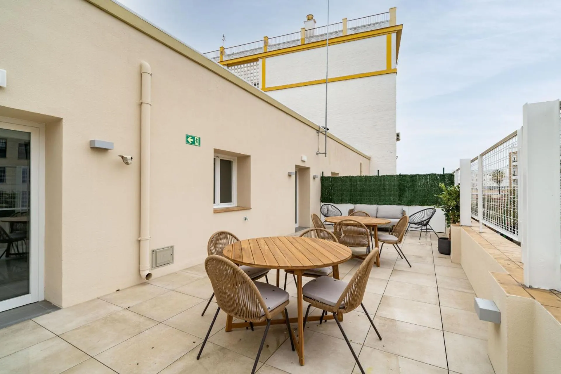 Property building in Limehome Sevilla Ronda de Capuchinos