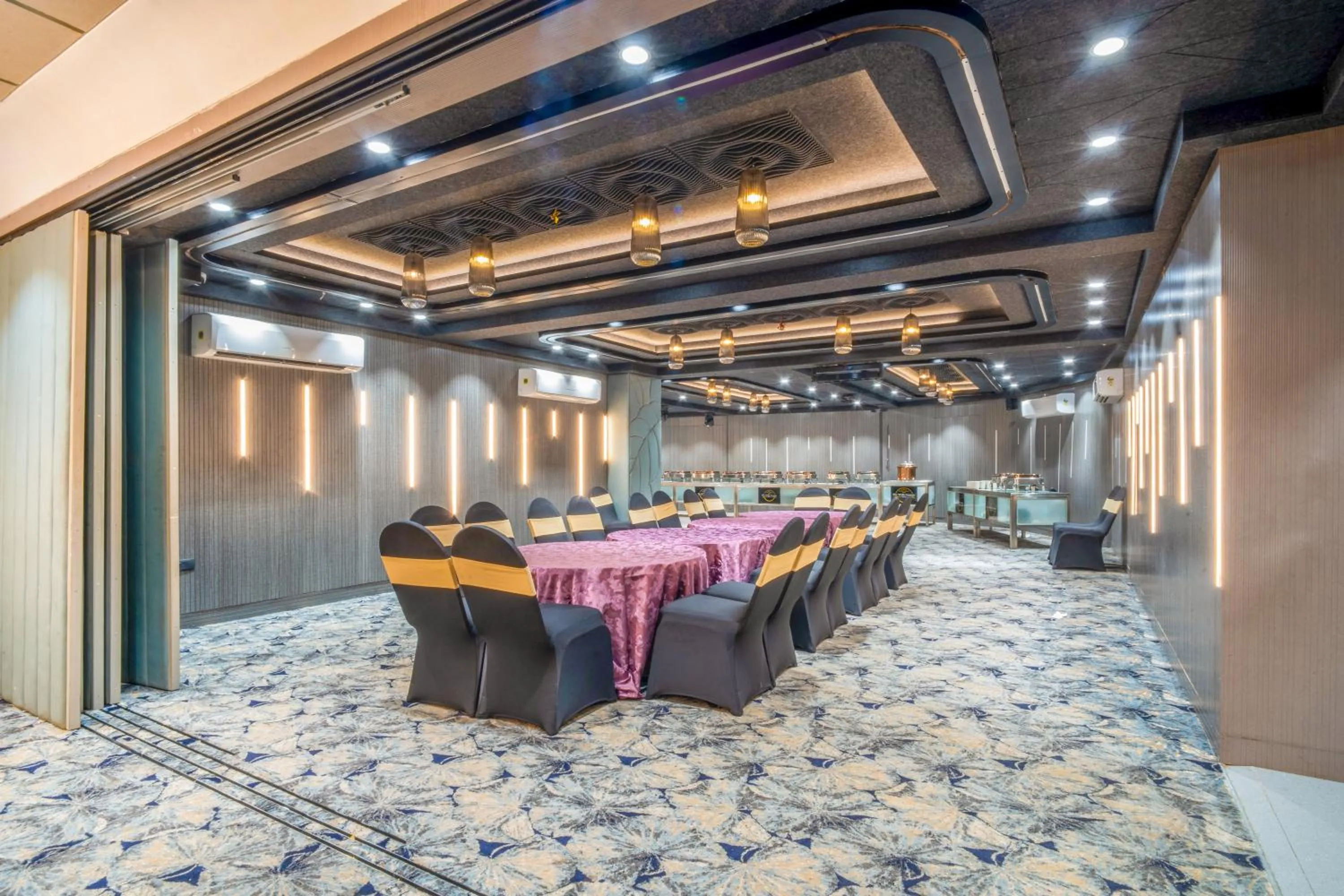 Banquet/Function facilities in The White Seasons