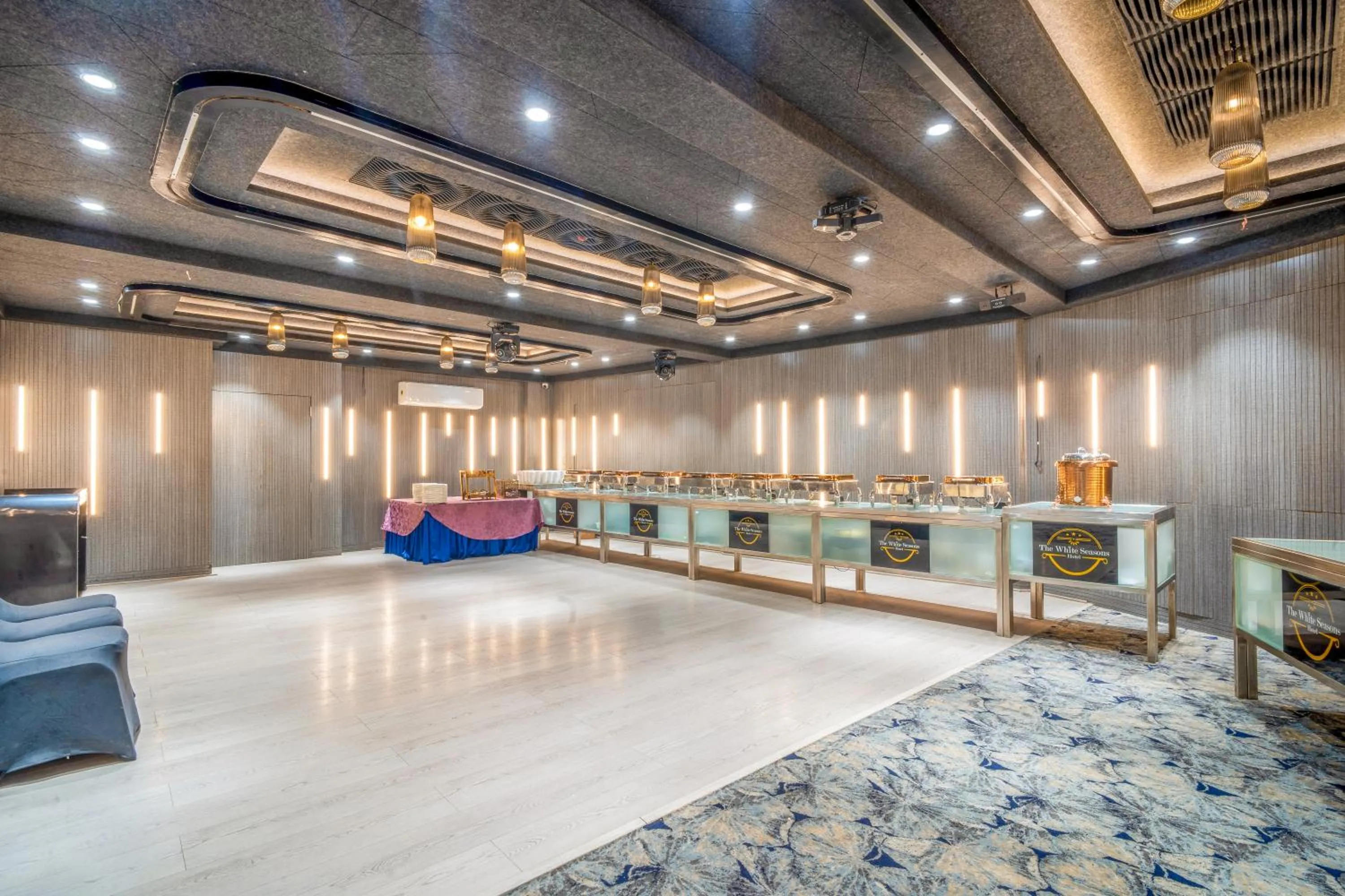 Banquet/Function facilities in The White Seasons
