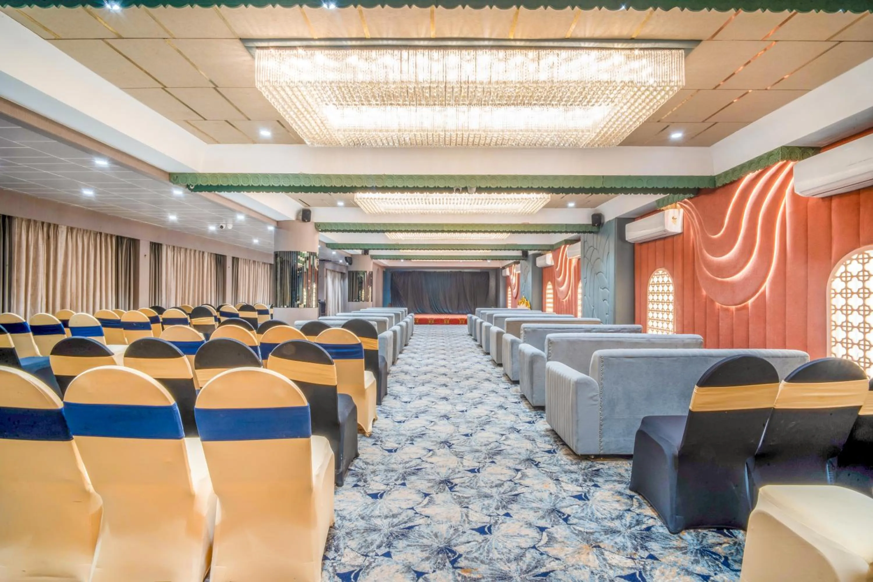 Banquet/Function facilities in The White Seasons