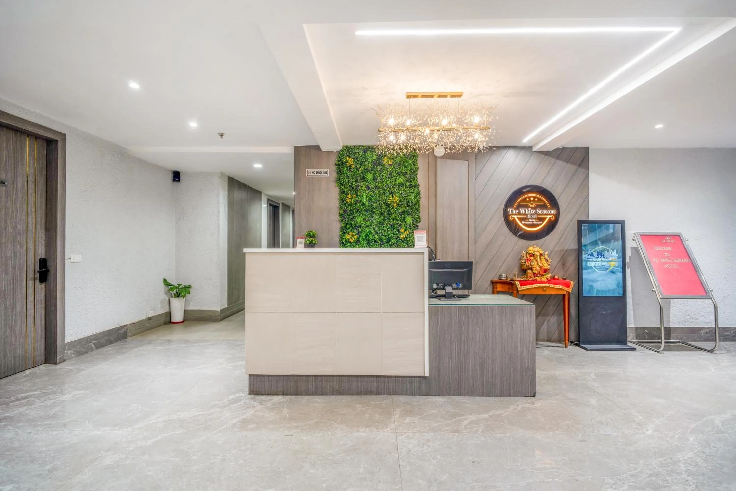 Lobby or reception in The White Seasons