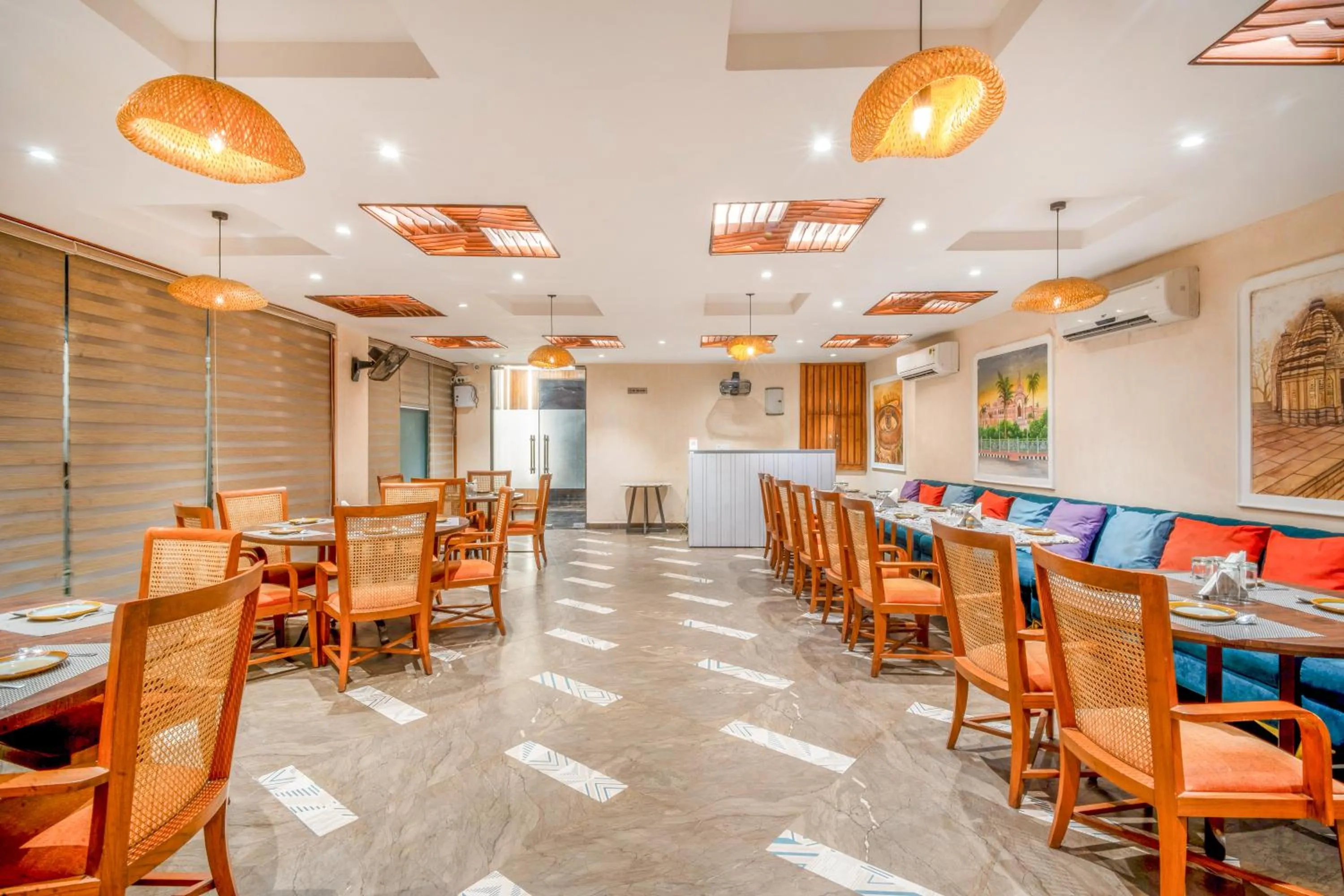 Restaurant/places to eat in The White Seasons