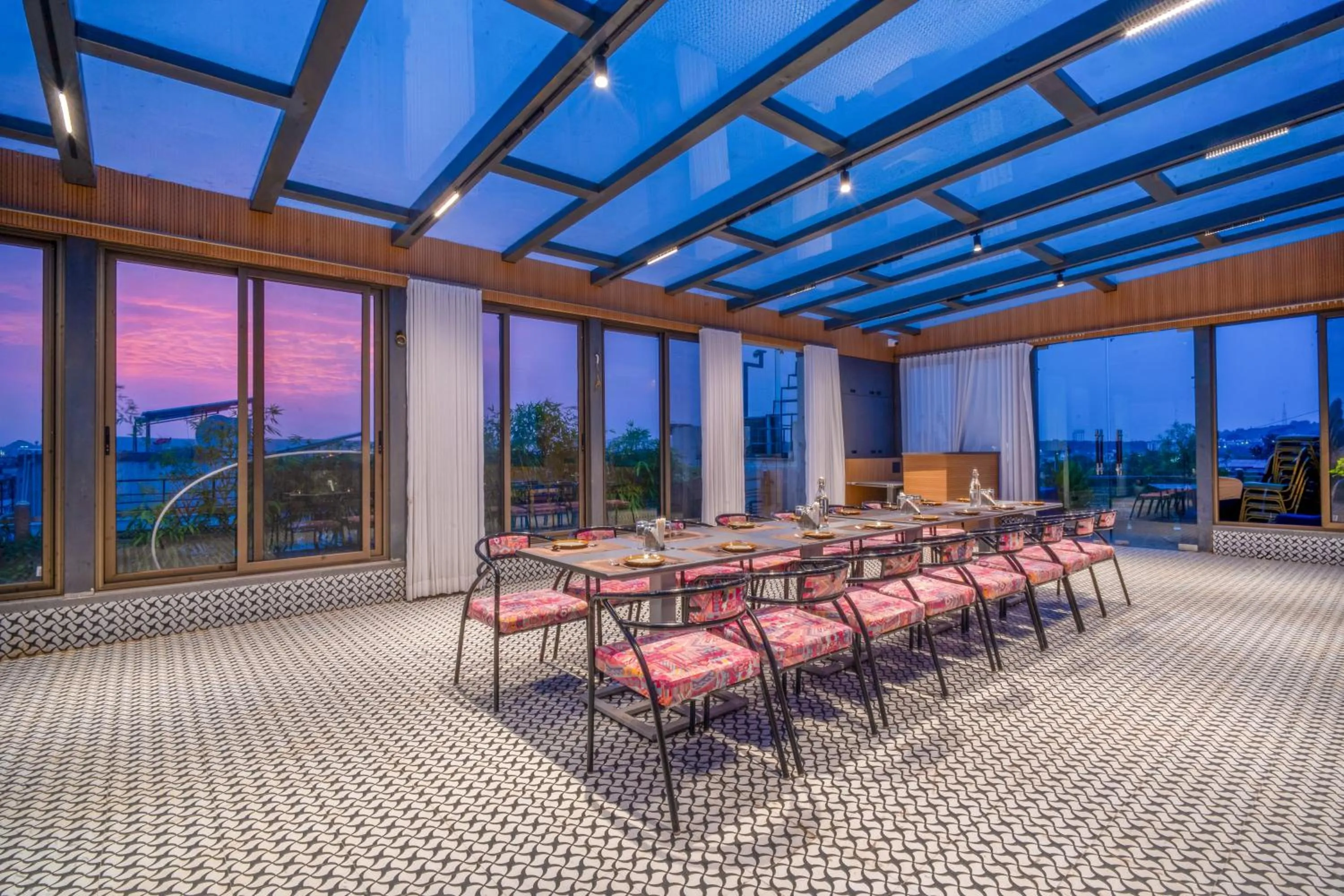 Restaurant/places to eat in The White Seasons