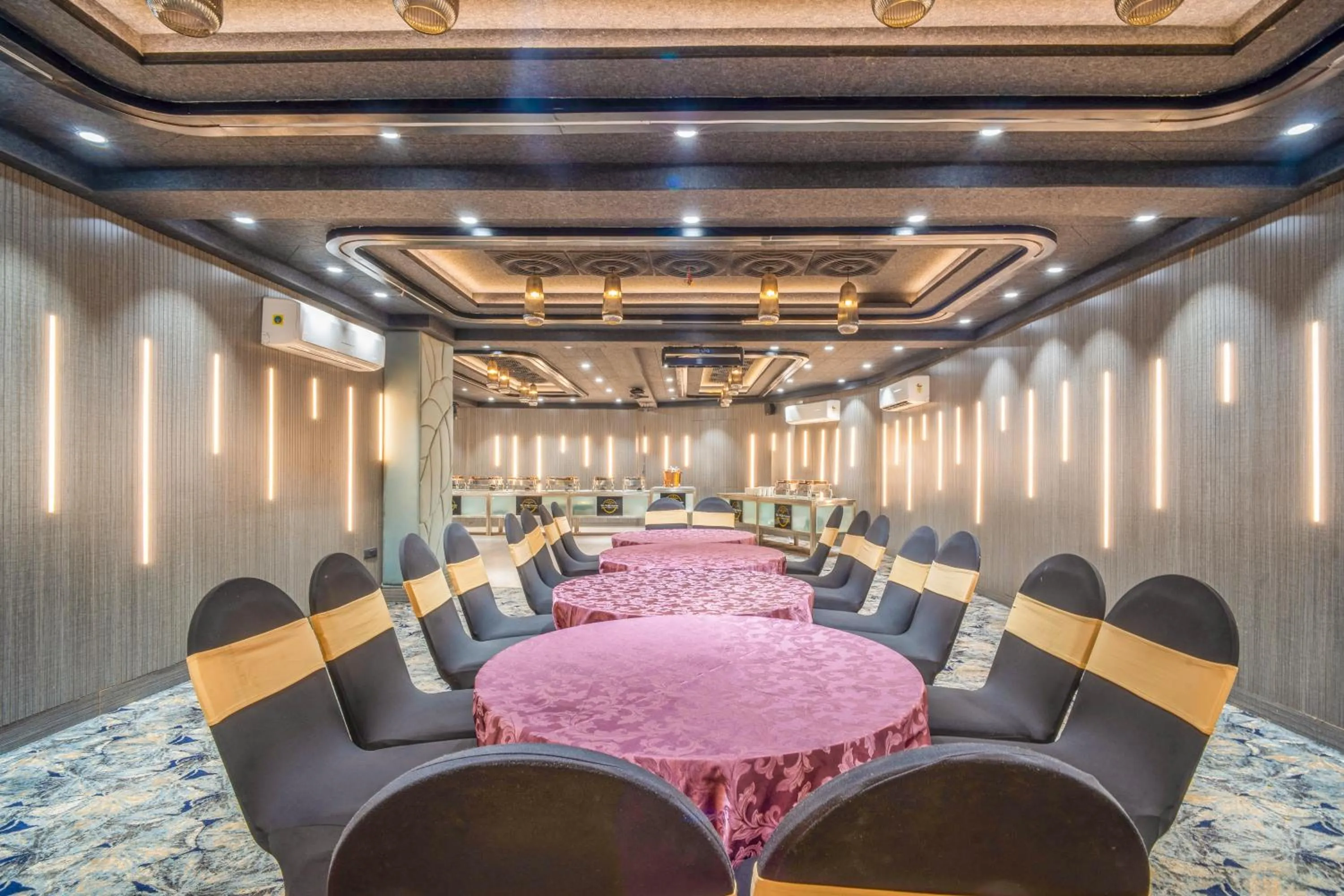 Banquet/Function facilities in The White Seasons