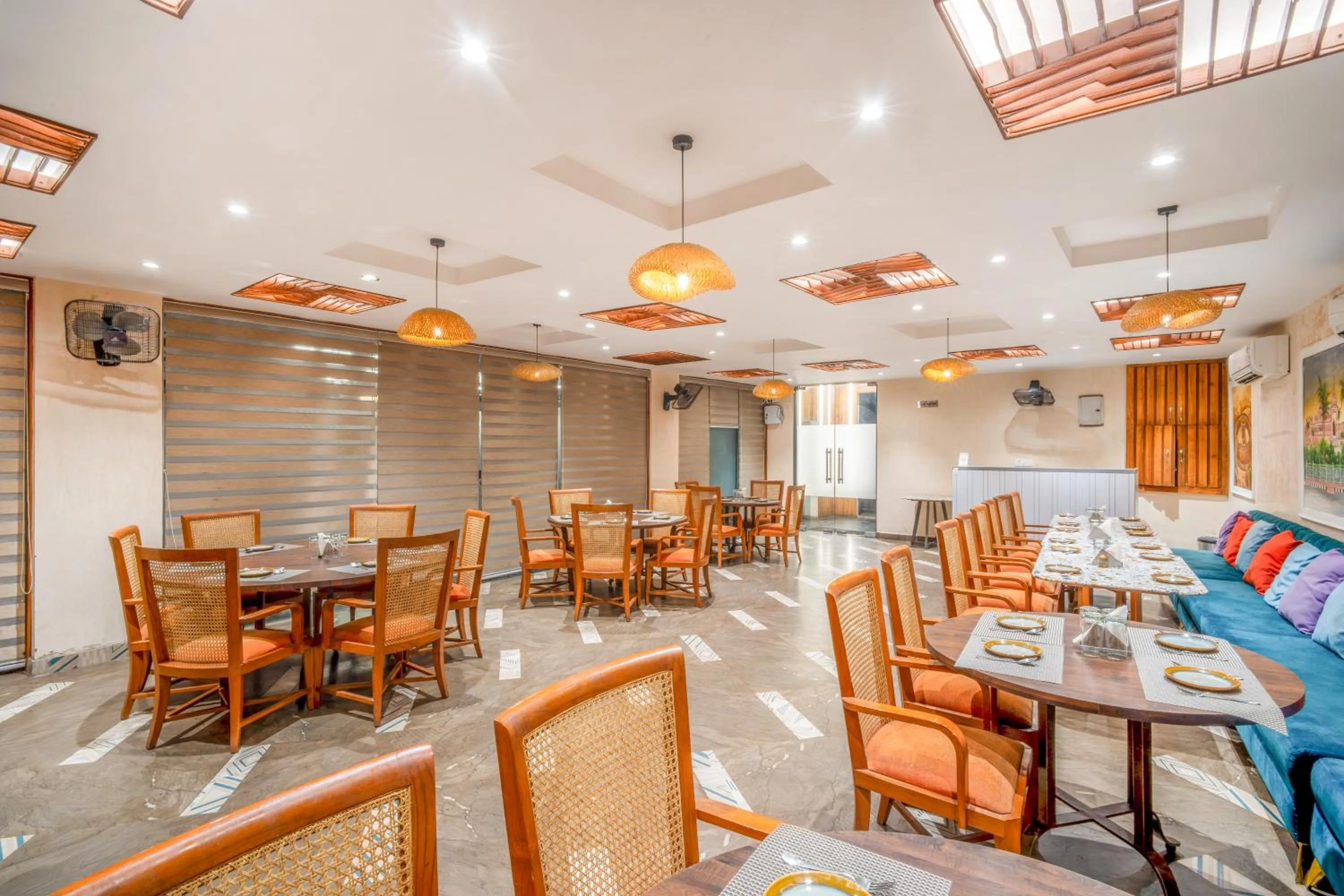 Restaurant/places to eat in The White Seasons