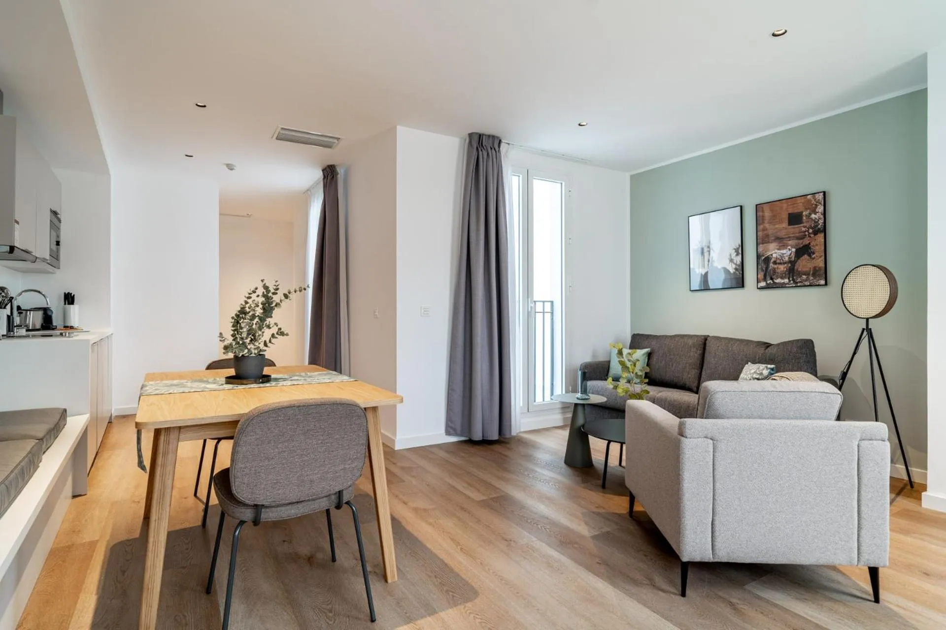 TV and multimedia in Limehome Sevilla Calle Granada