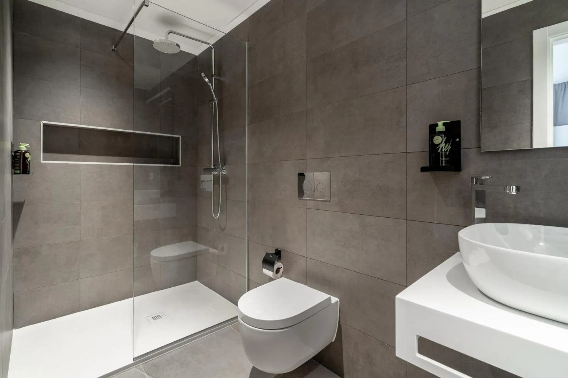 Shower in Limehome Sevilla Calle Granada