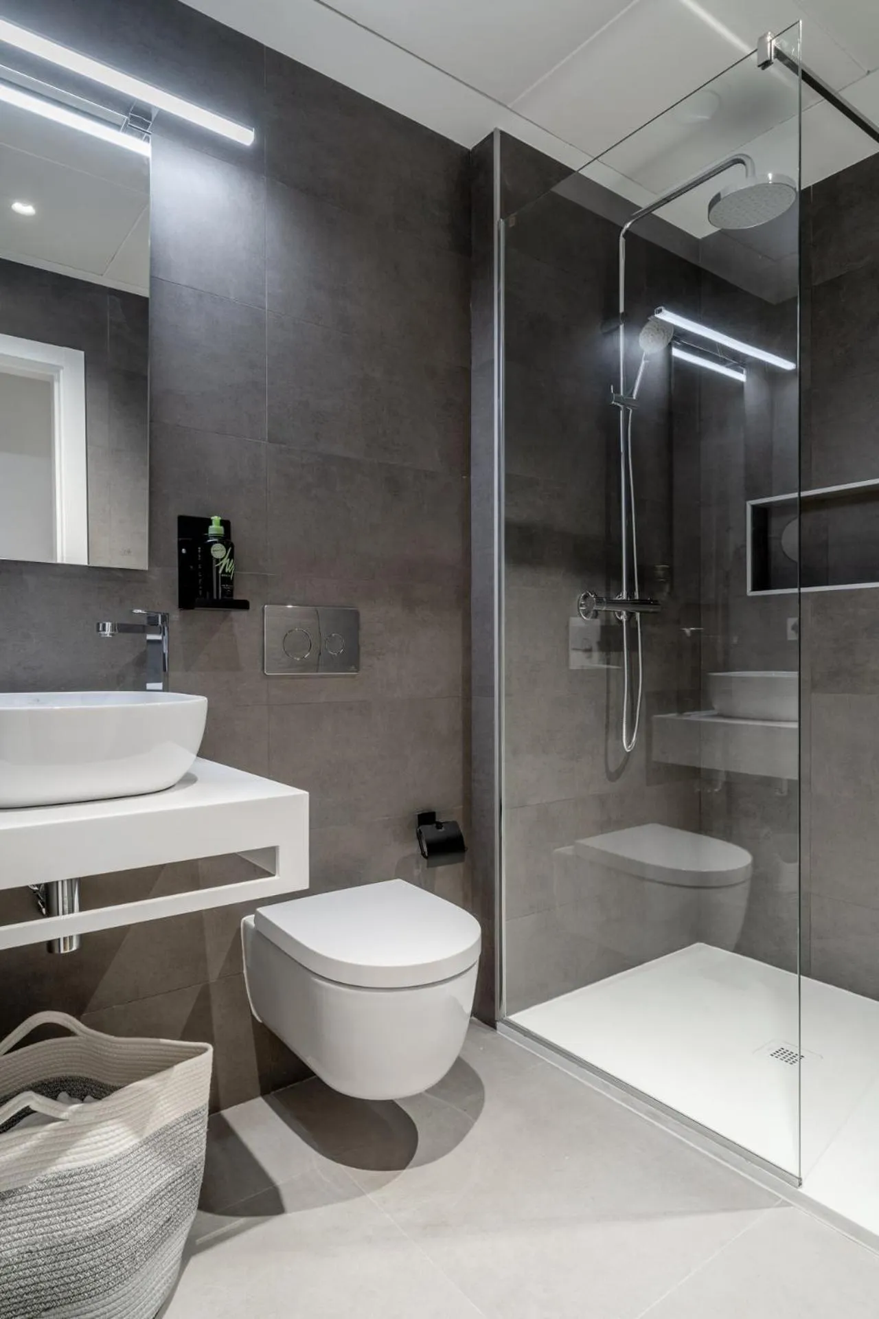 Shower in Limehome Sevilla Calle Granada
