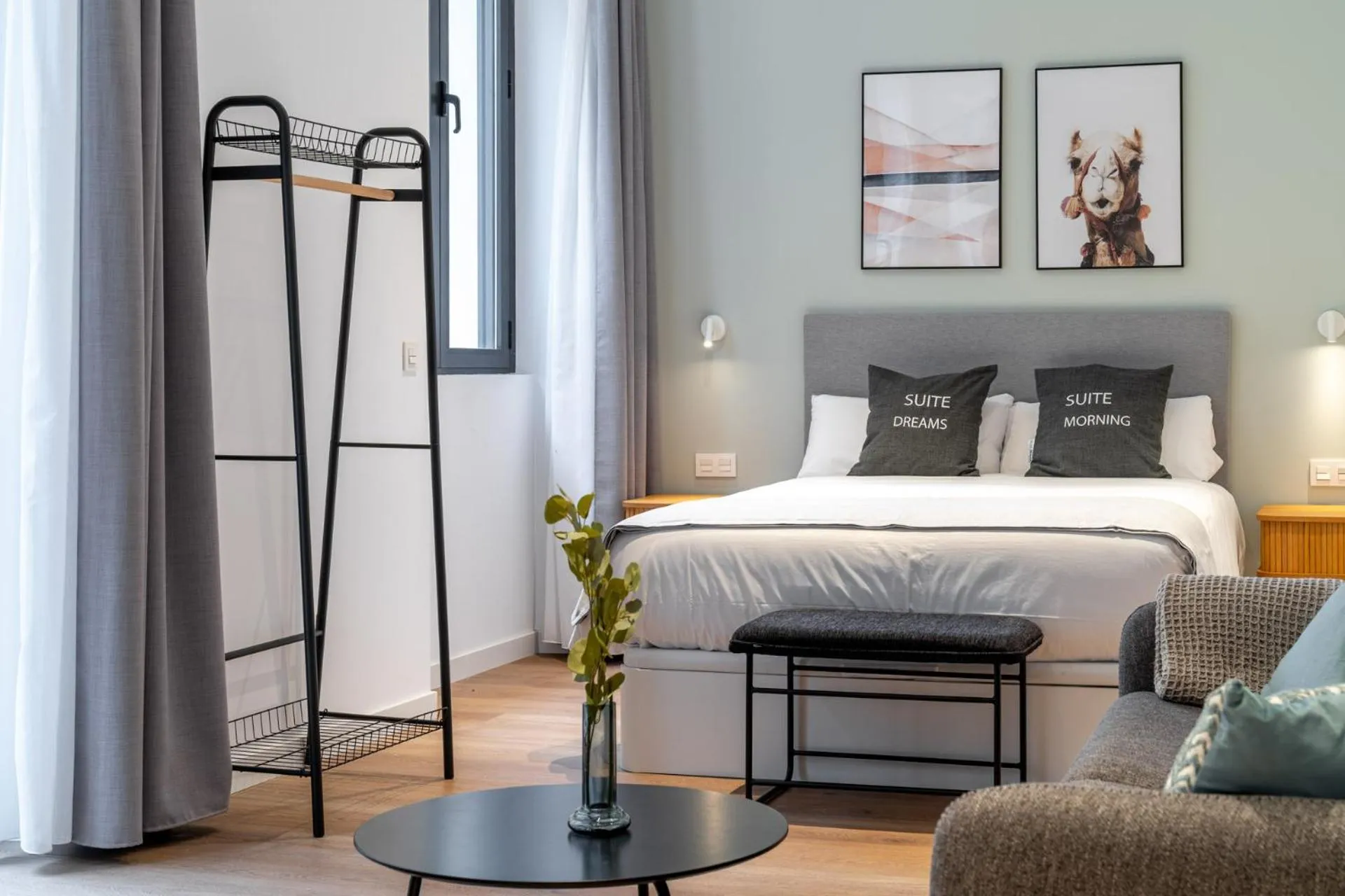 Bed in Limehome Sevilla Calle Granada