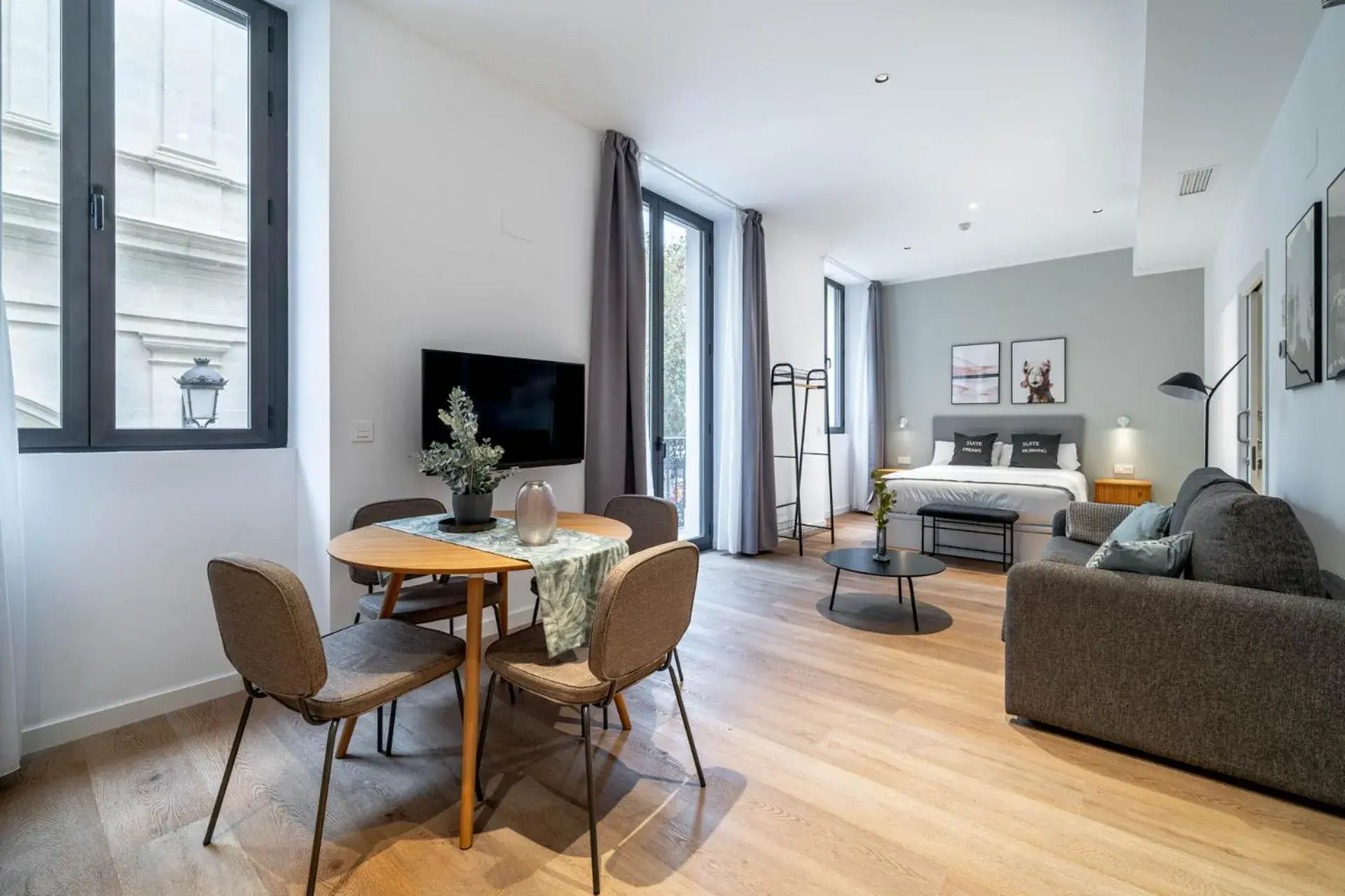 Studio with balcony - disability access in Limehome Sevilla Calle Granada Studio with balcony - disability access in Limehome Sevilla Calle Granada