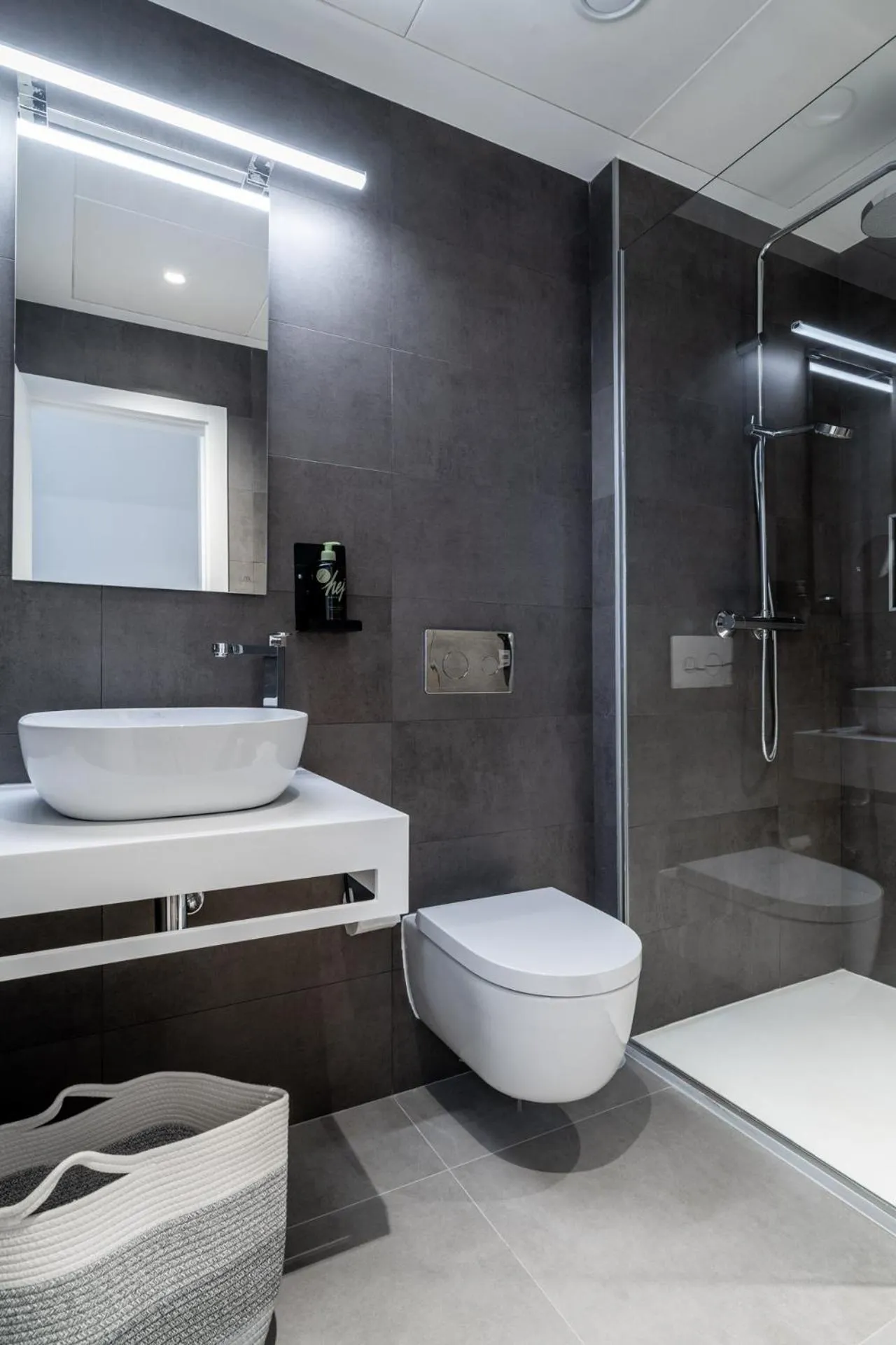 Shower in Limehome Sevilla Calle Granada
