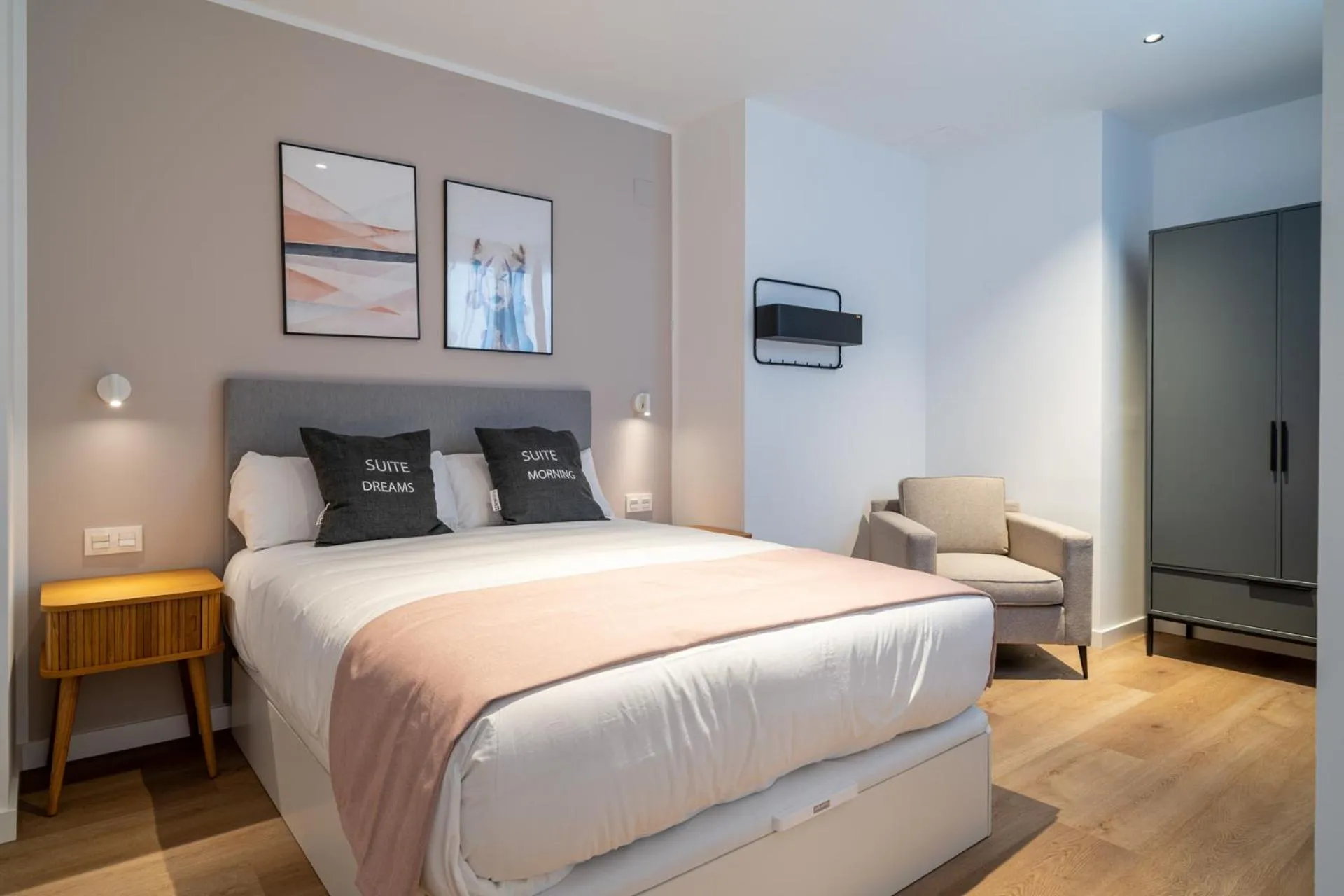 Bed in Limehome Sevilla Calle Granada