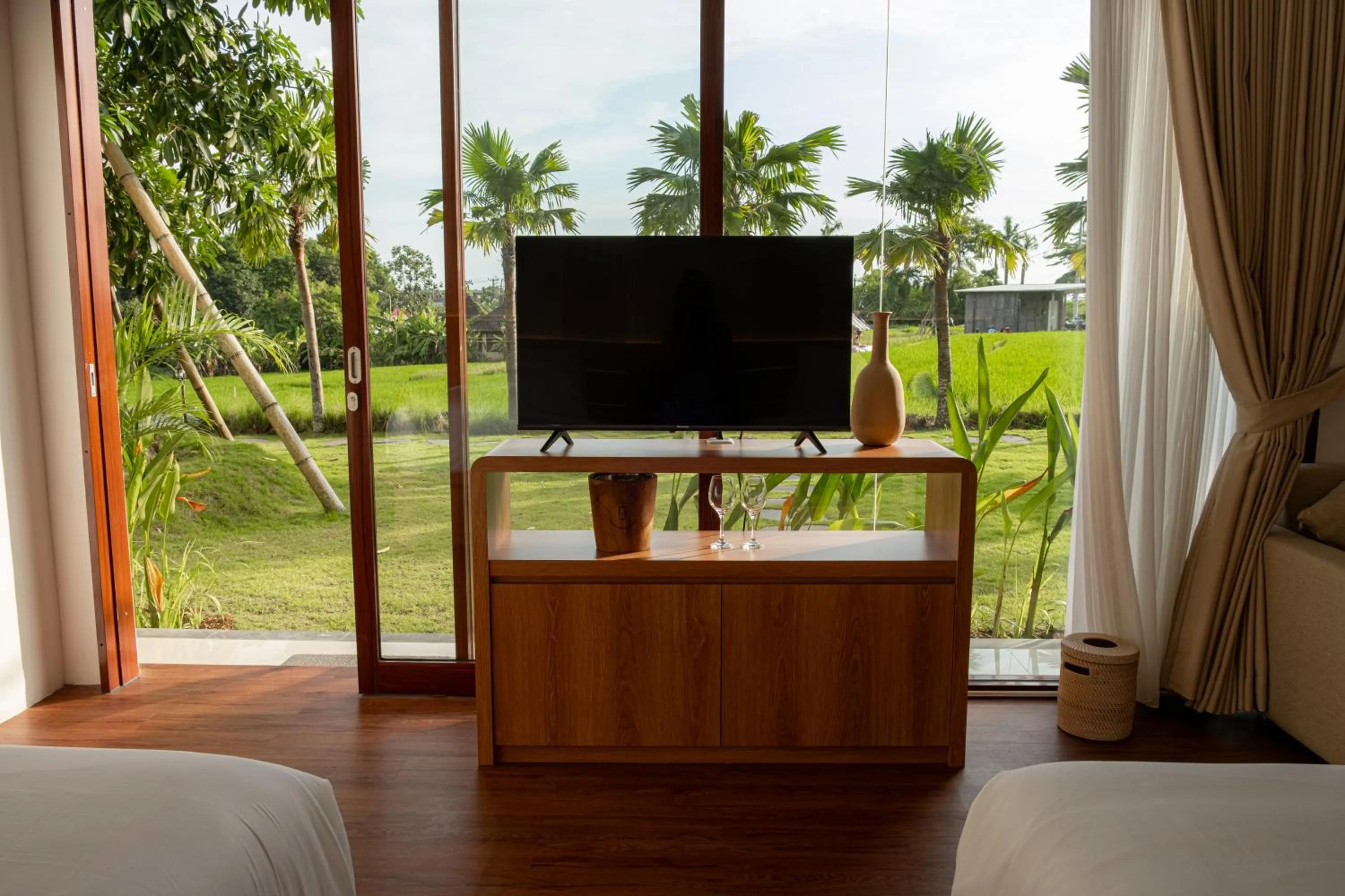 TV and multimedia, Bed in Padi Villa Canggu