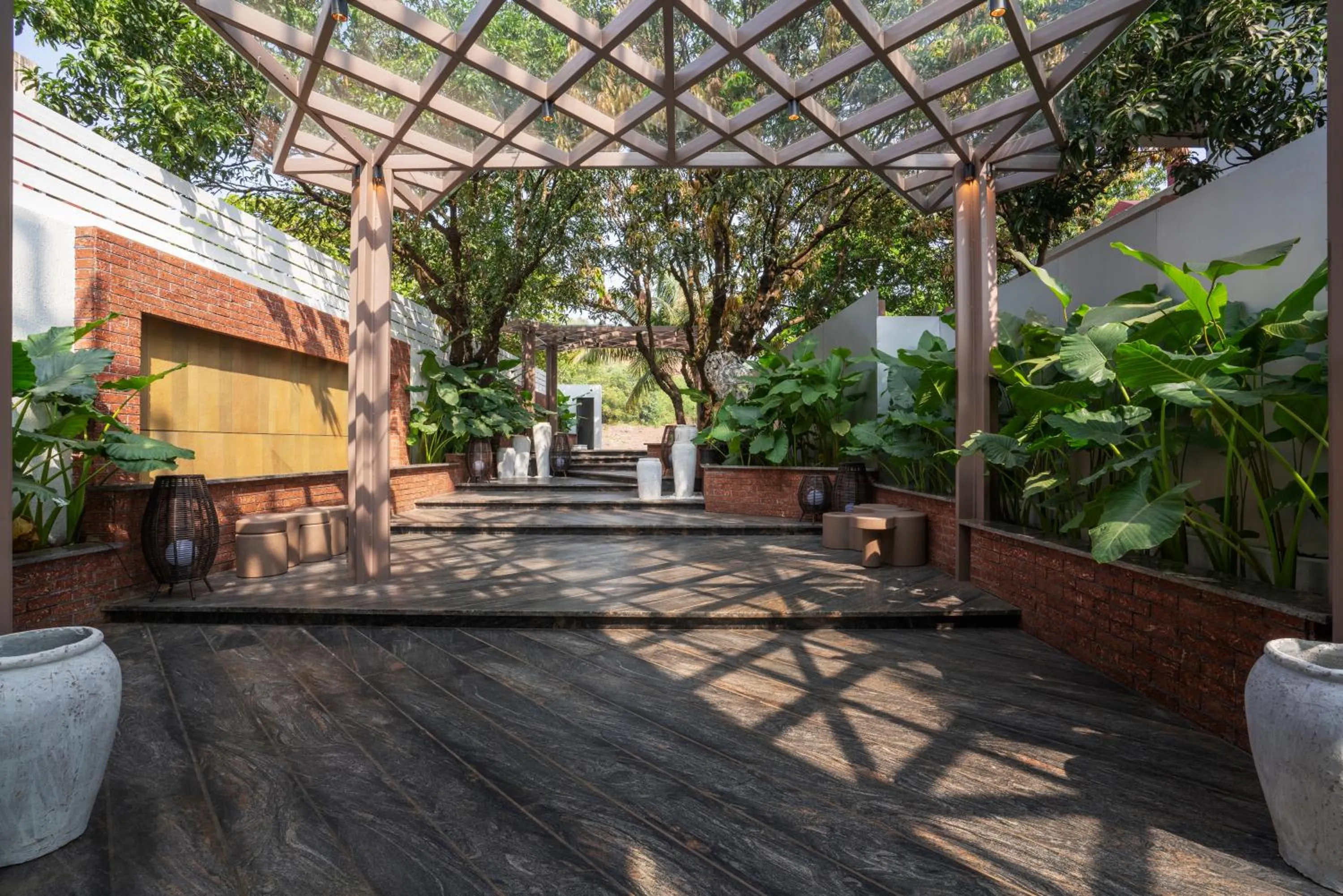 Facade/entrance in Moyrah By Greenpark