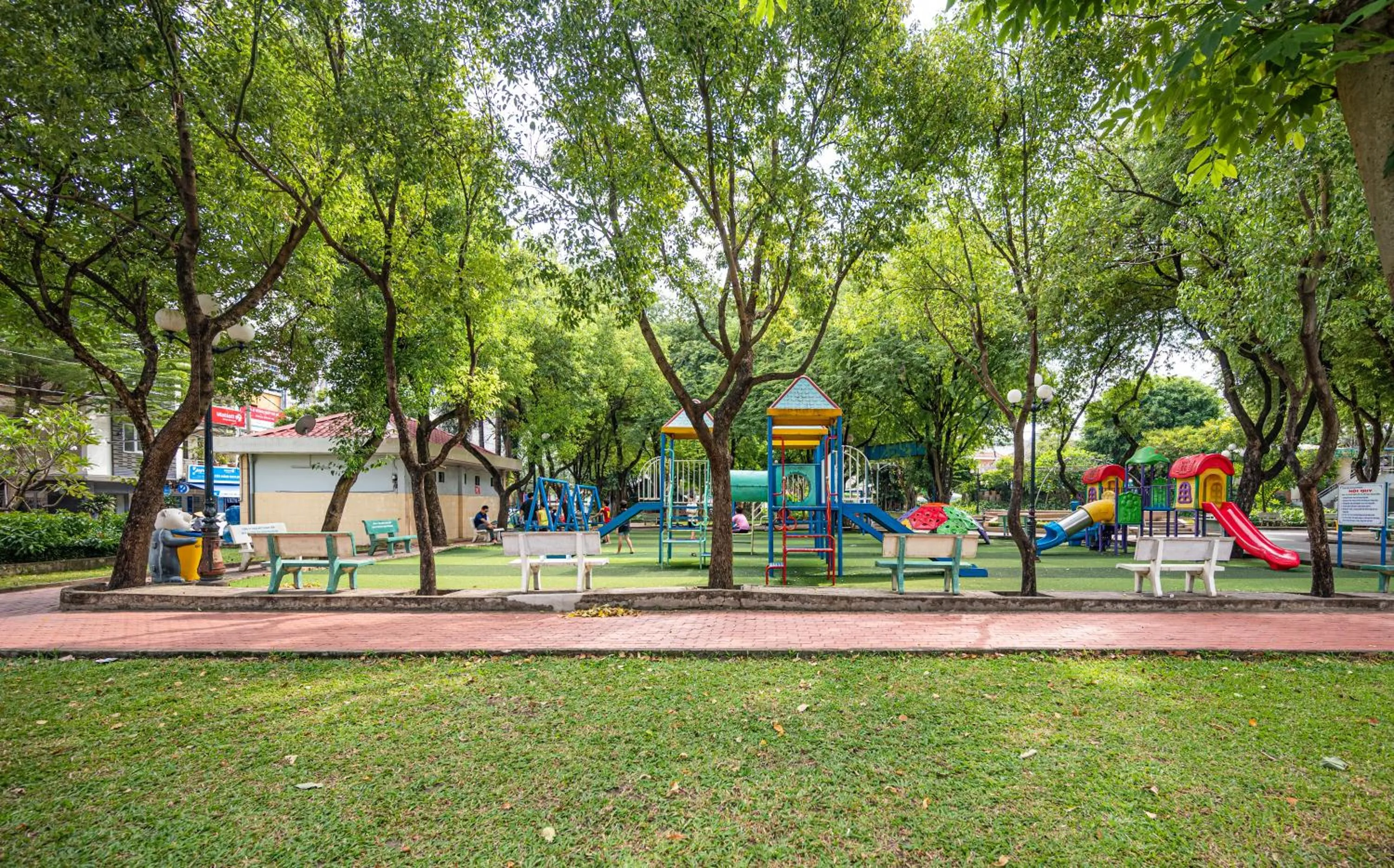 Nearby landmark in LalaHouse Summer Park