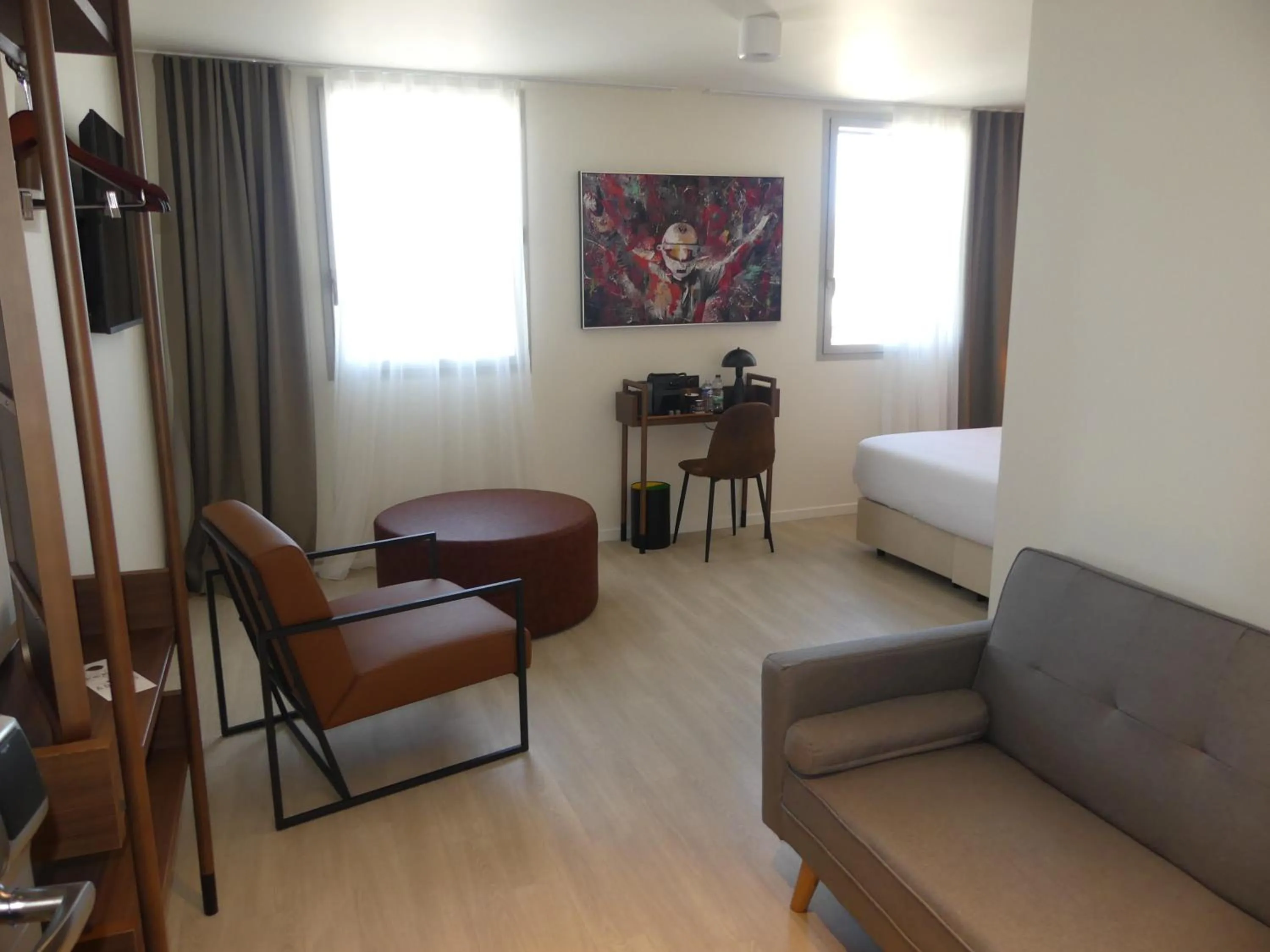 Photo of the whole room, Bed in Adonis le Castellet