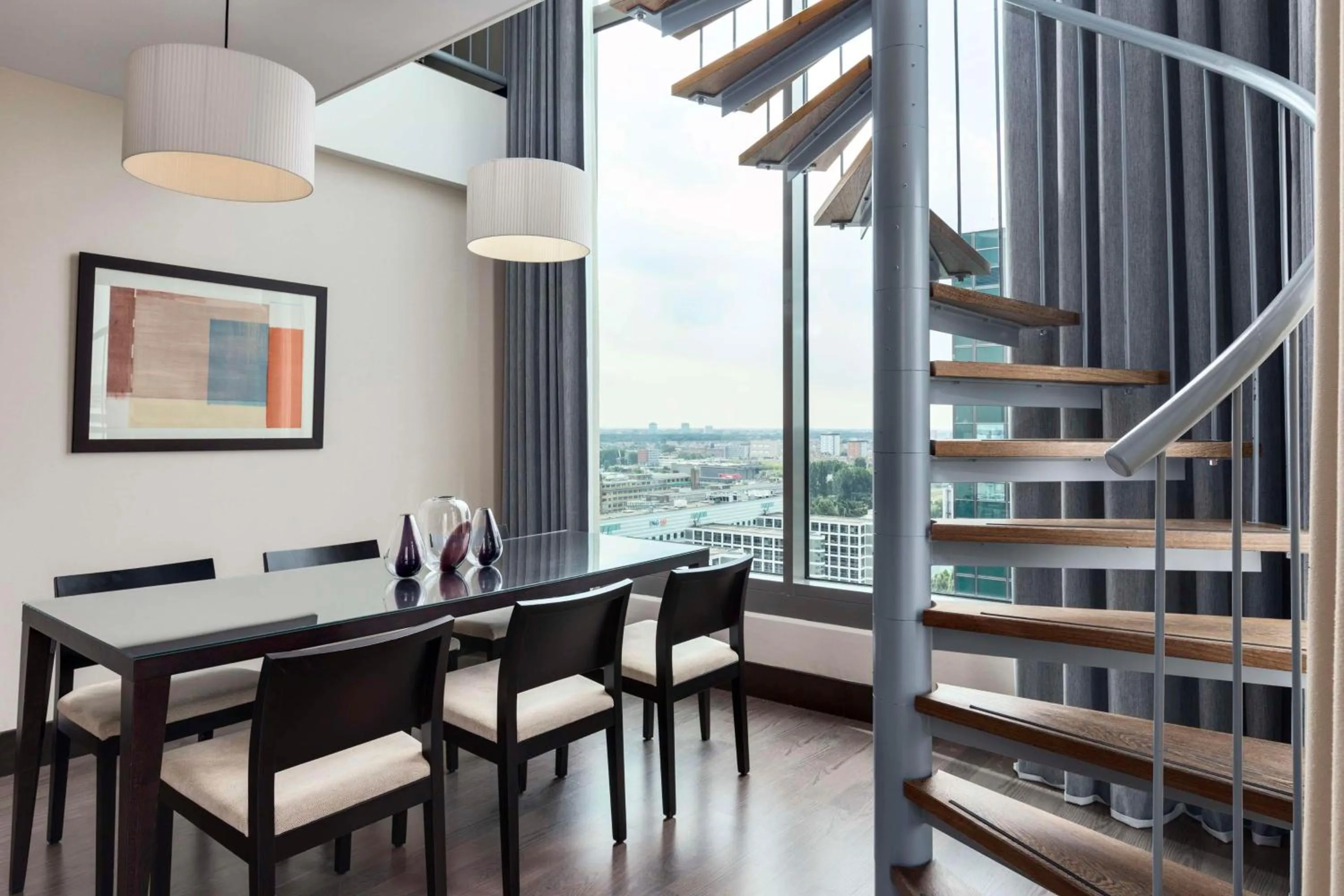 Photo of the whole room in NH Den Haag