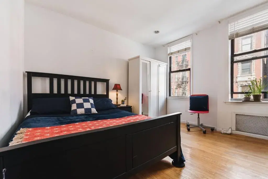 Standard Apartment in East Village Townhouse Standard Apartment in East Village Townhouse