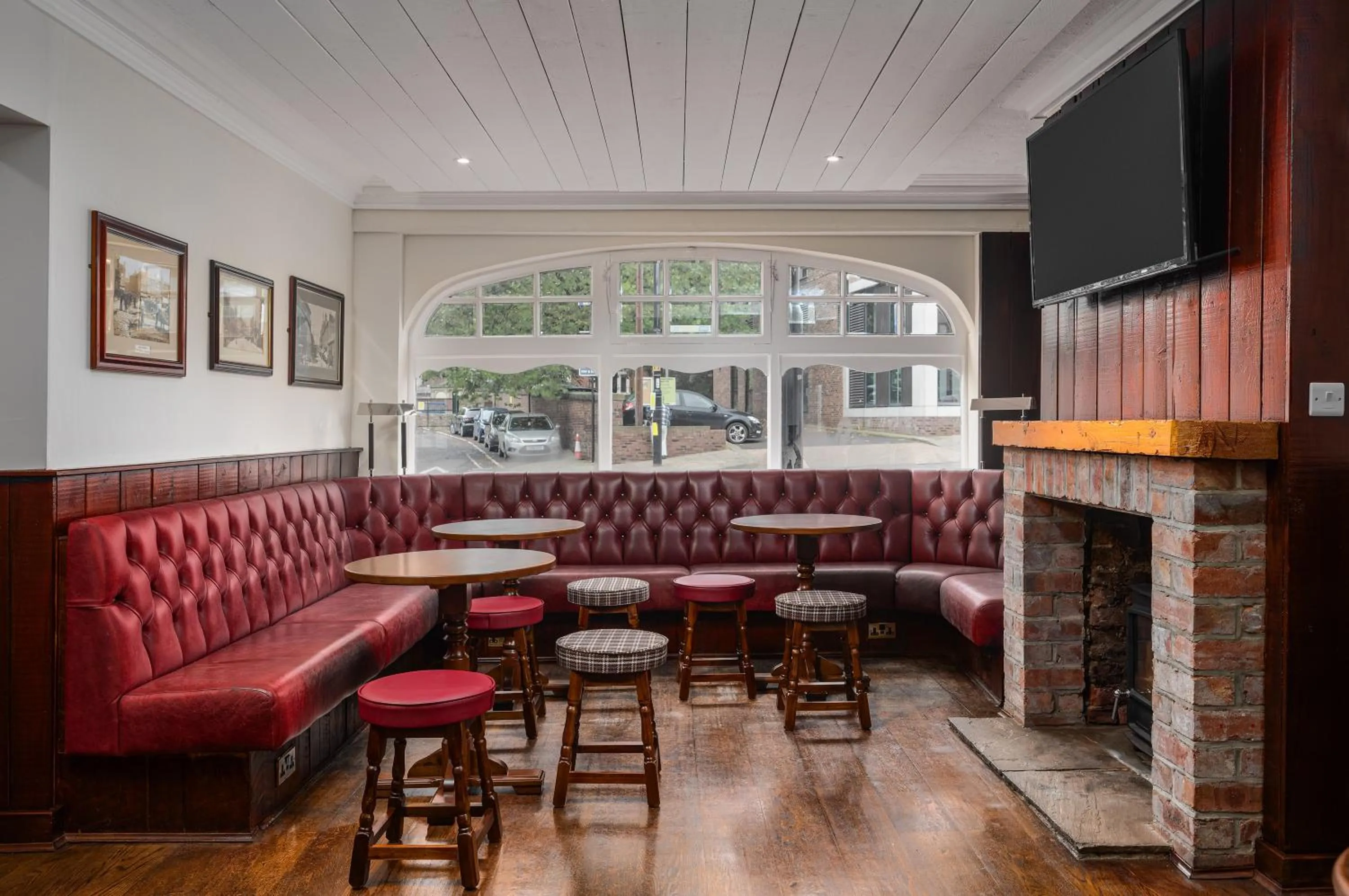 Communal lounge/ TV room in Elephant and Castle