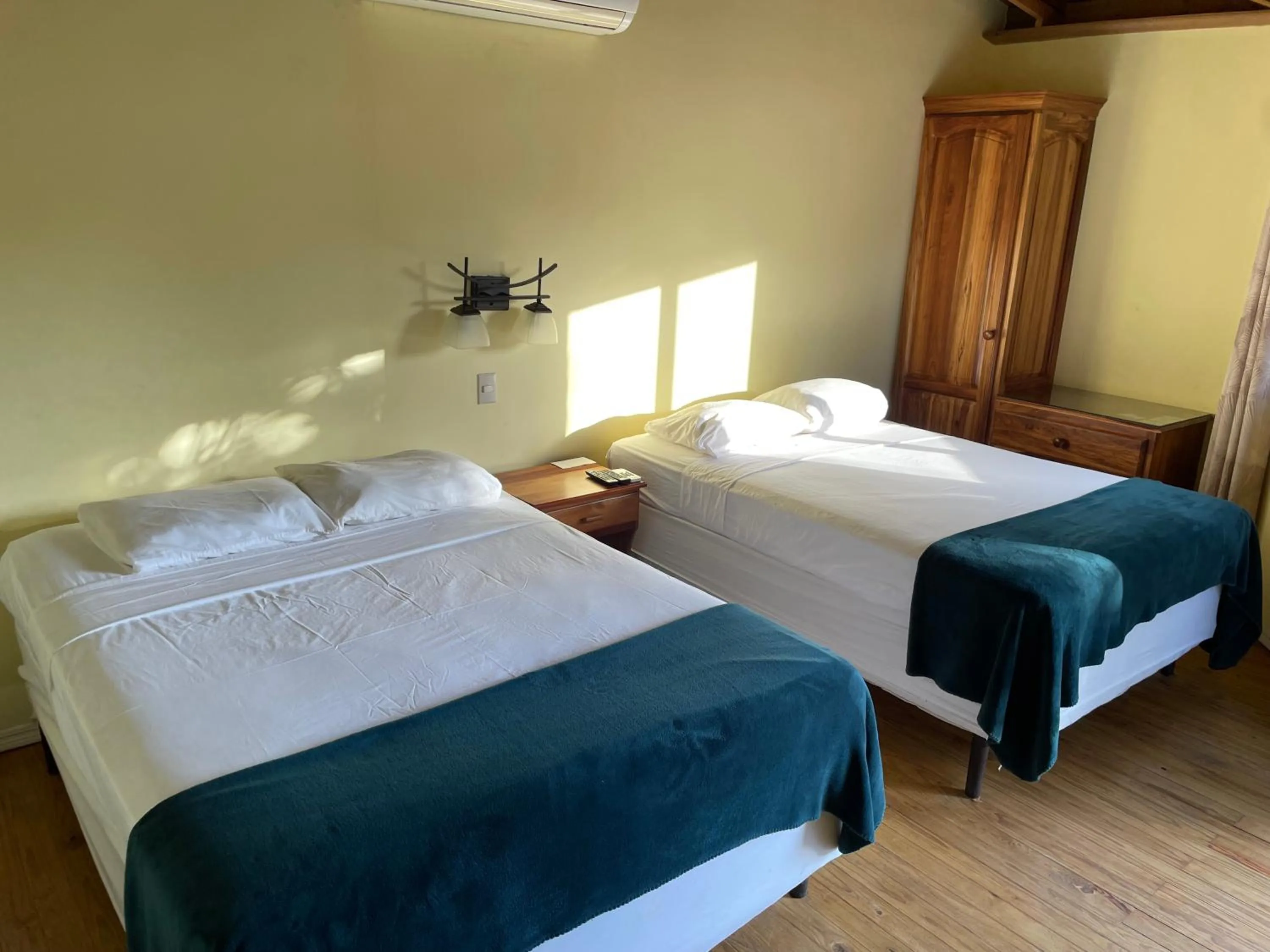 Bed in Honduras Shores Plantations